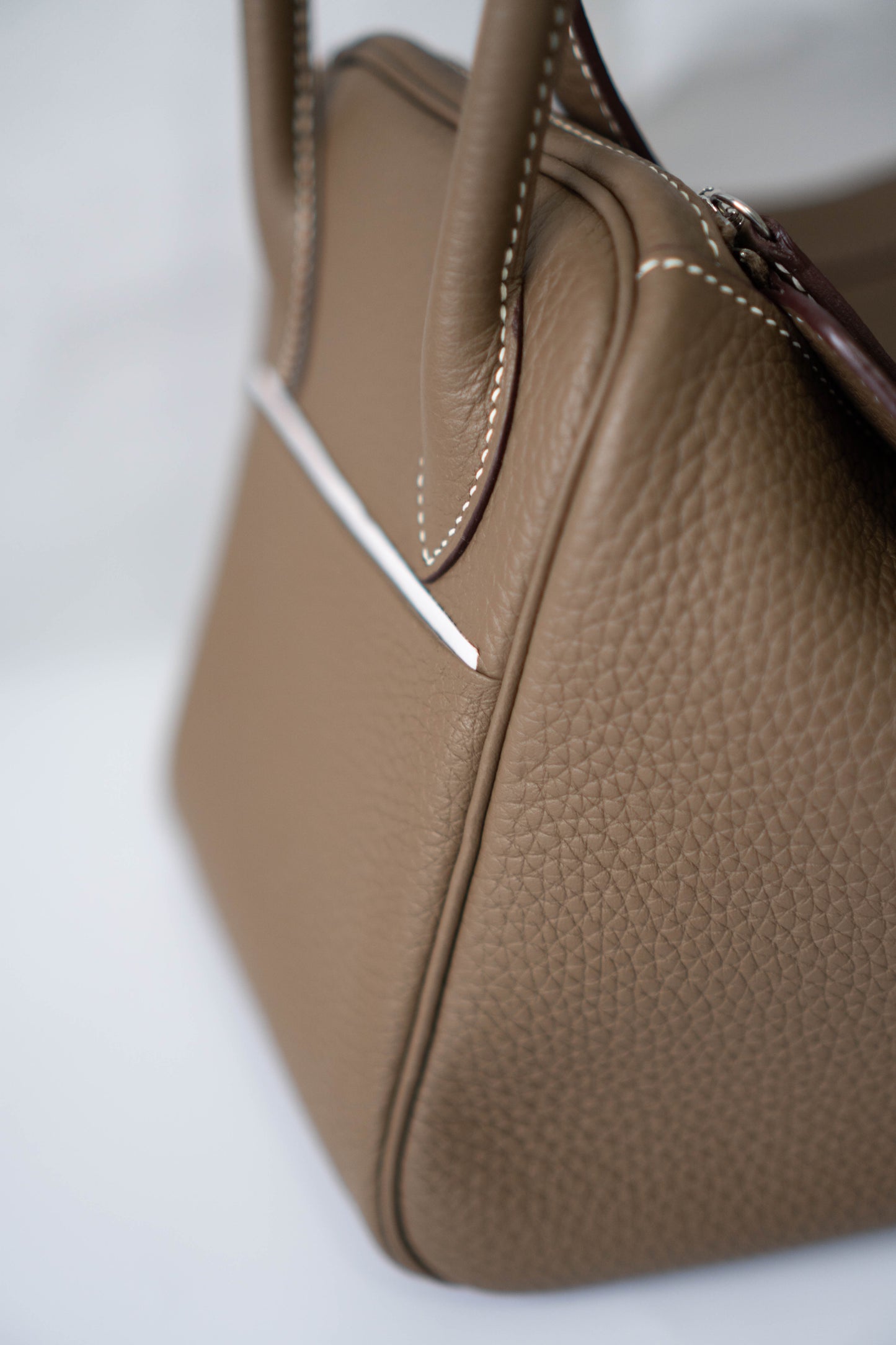 Lind 26 – Etoupe Clemence with Palladium Hardware