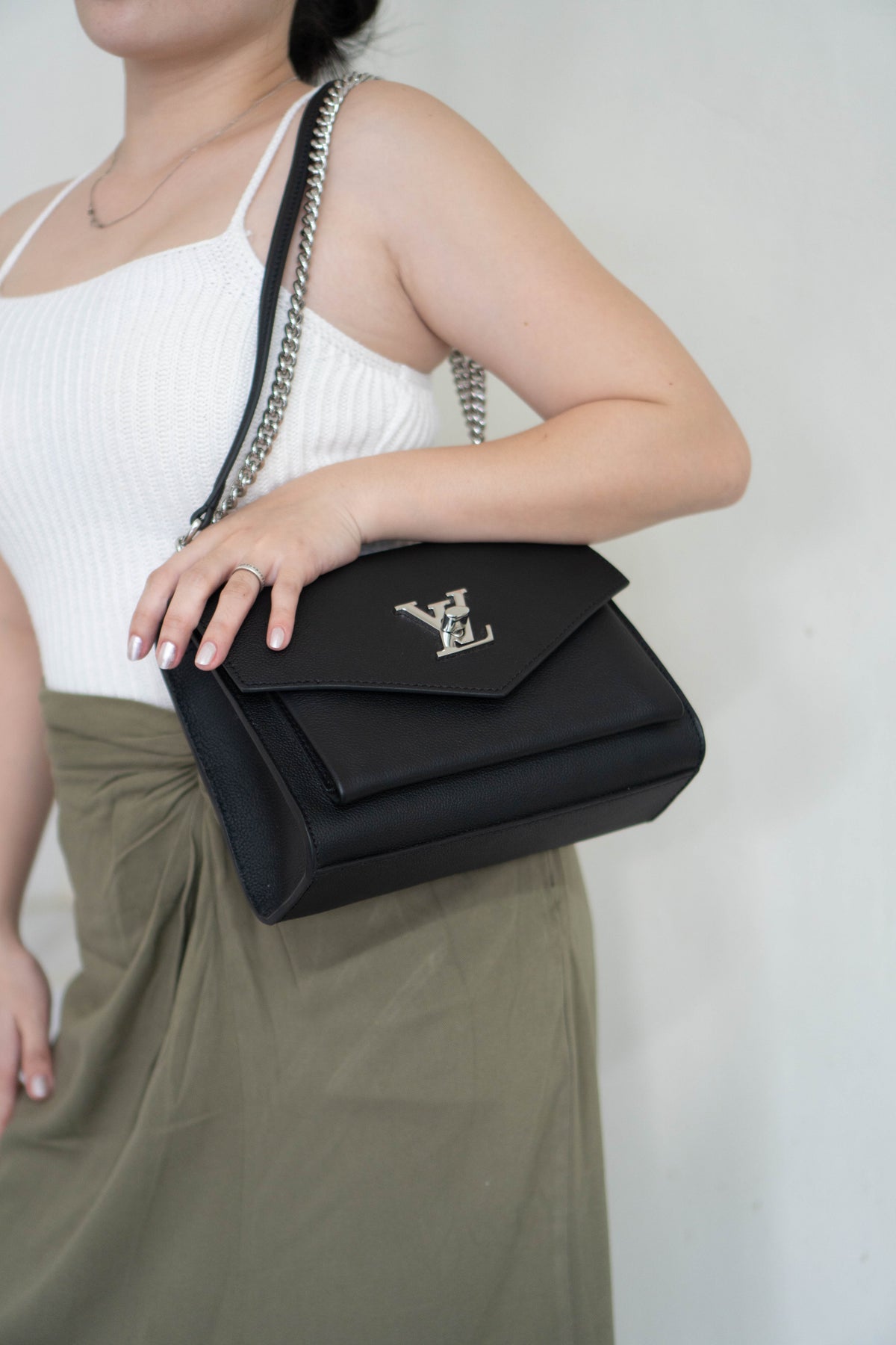 Lockme Chain PM – Black Grained Calfskin with Silver Hardware