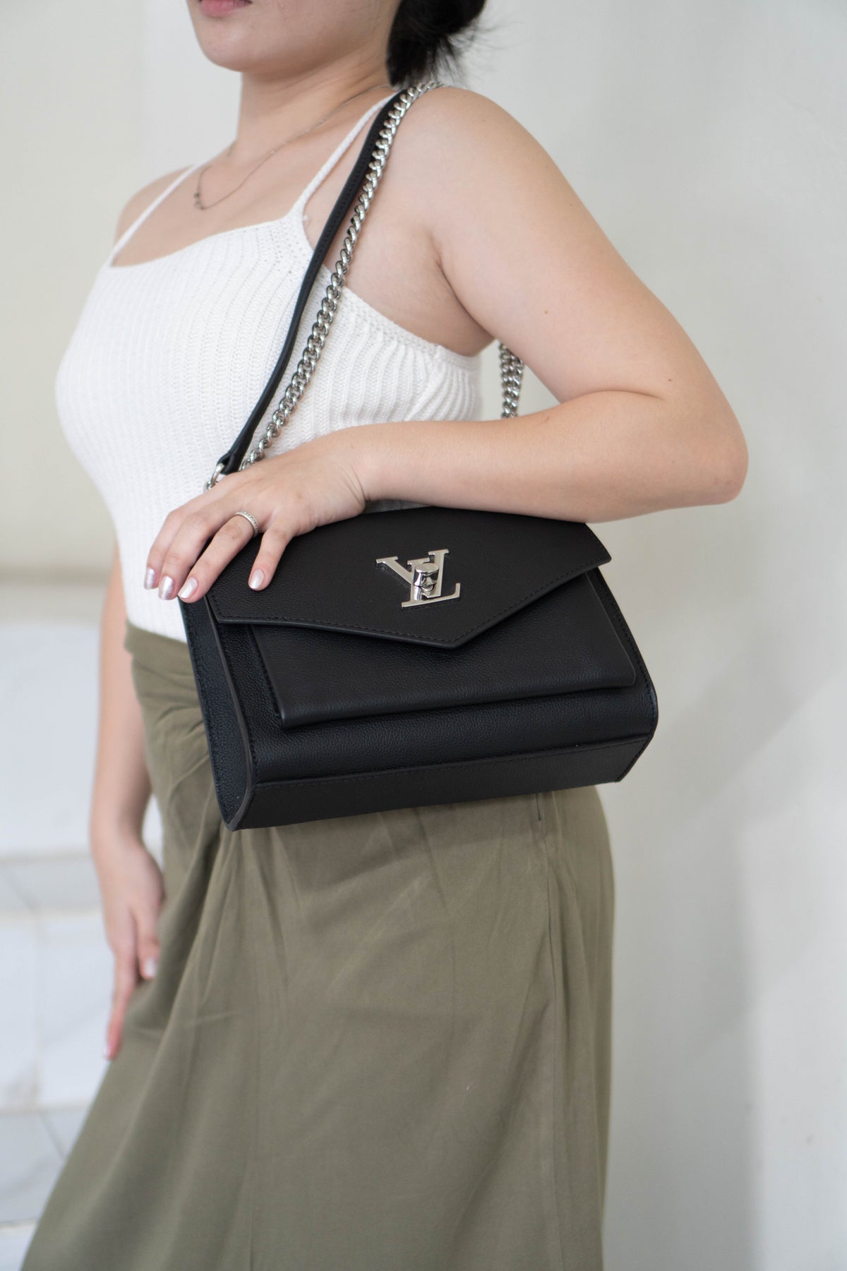 Lockme Chain PM – Black Grained Calfskin with Silver Hardware
