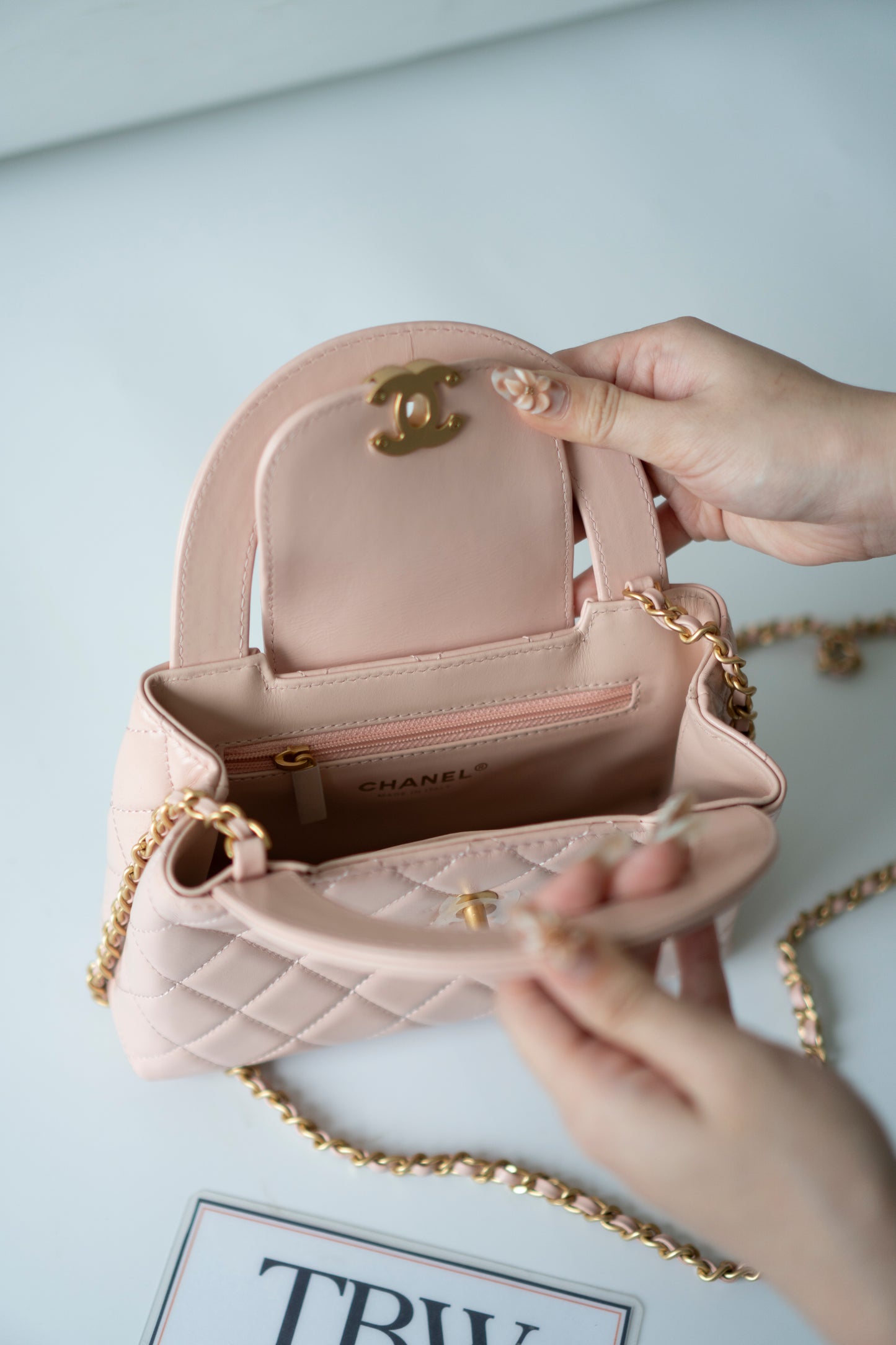 Kelly – Powder Pink Calfskin with Aged Gold Hardware