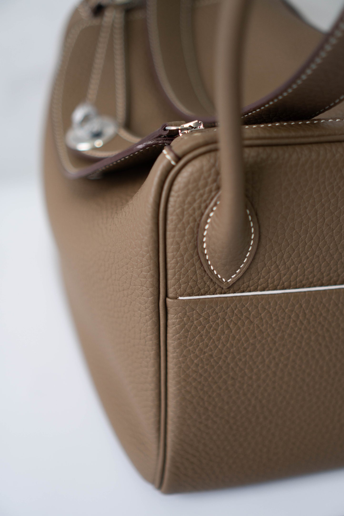 Lind 26 – Etoupe Clemence with Palladium Hardware