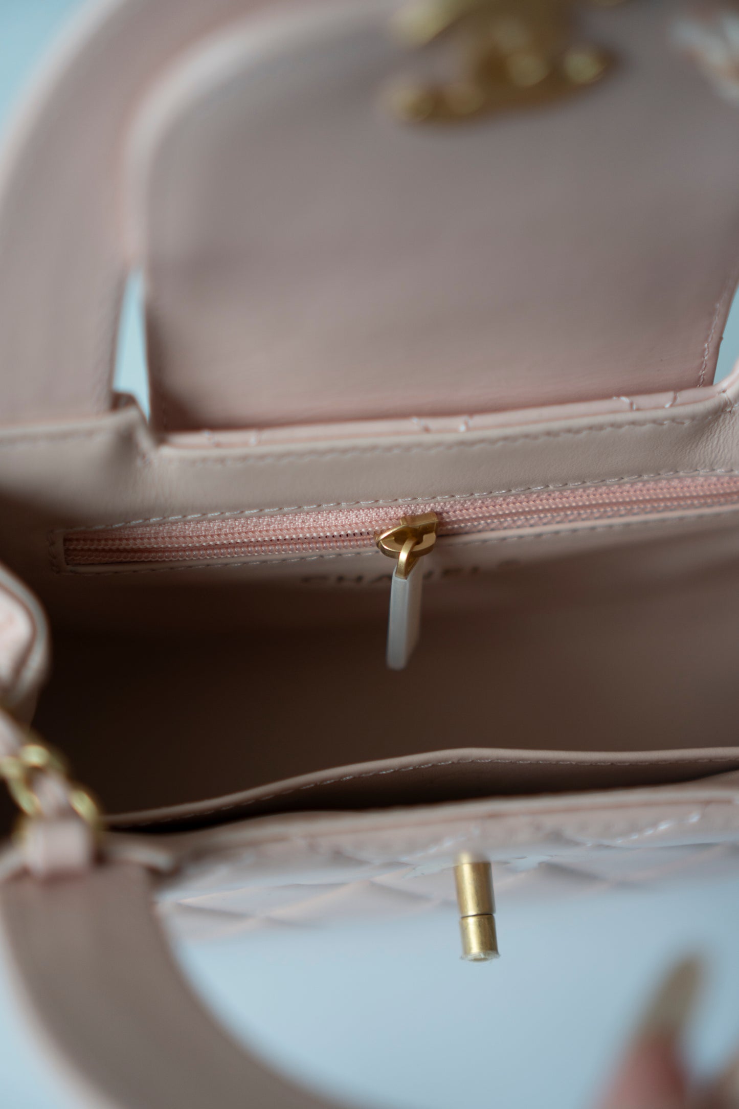 Kelly – Powder Pink Calfskin with Aged Gold Hardware