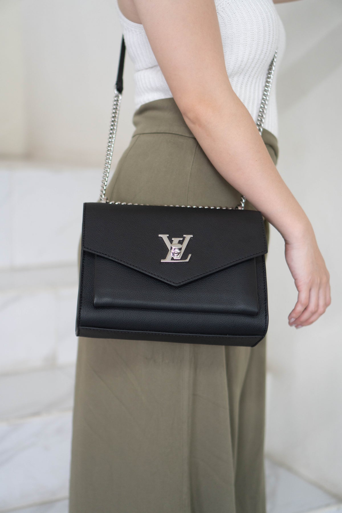 Lockme Chain PM – Black Grained Calfskin with Silver Hardware