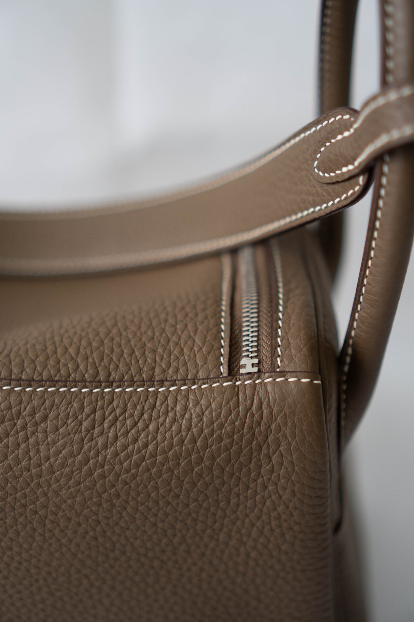 Lind 26 – Etoupe Clemence with Palladium Hardware