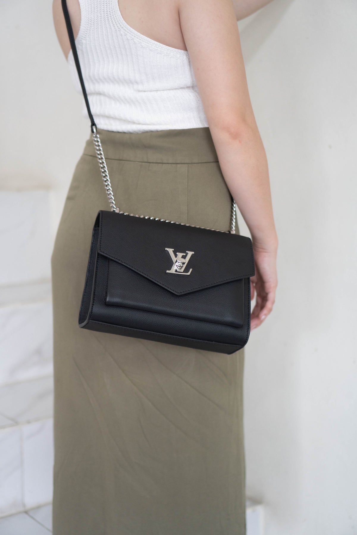 Lockme Chain PM – Black Grained Calfskin with Silver Hardware
