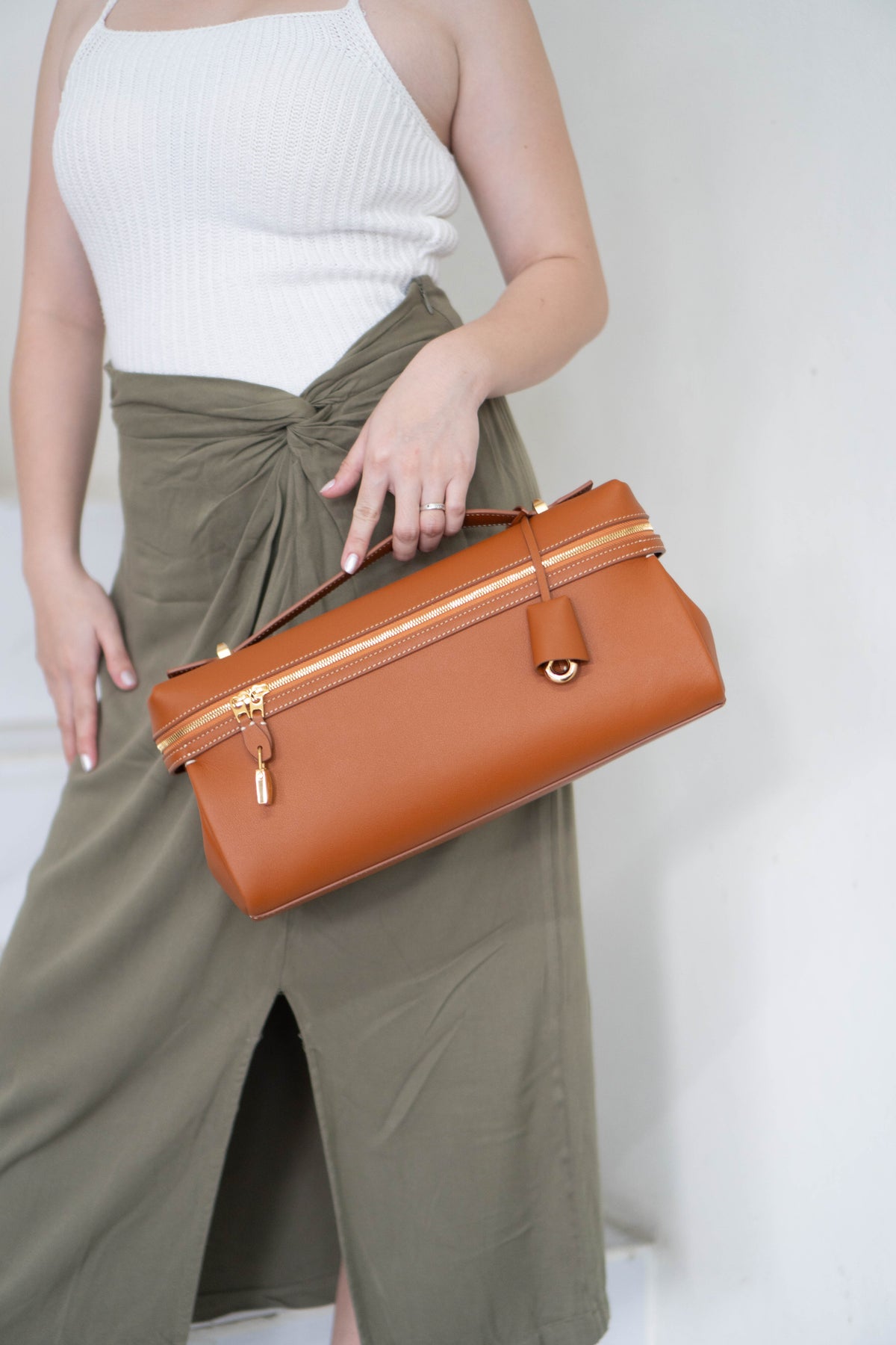 Extra Pocket L27 Pouch – Warm Tan Calfskin