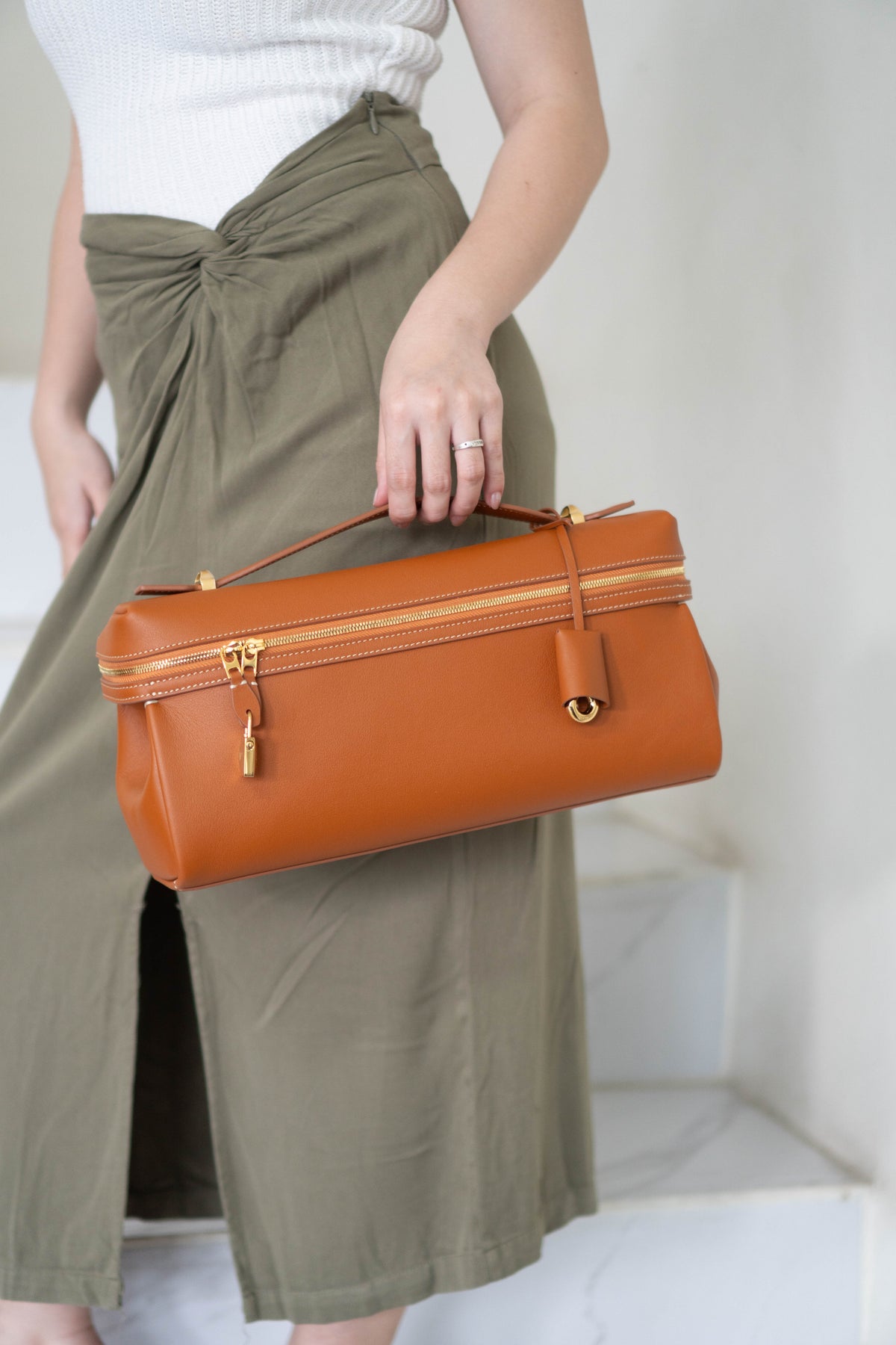 Extra Pocket L27 Pouch – Warm Tan Calfskin