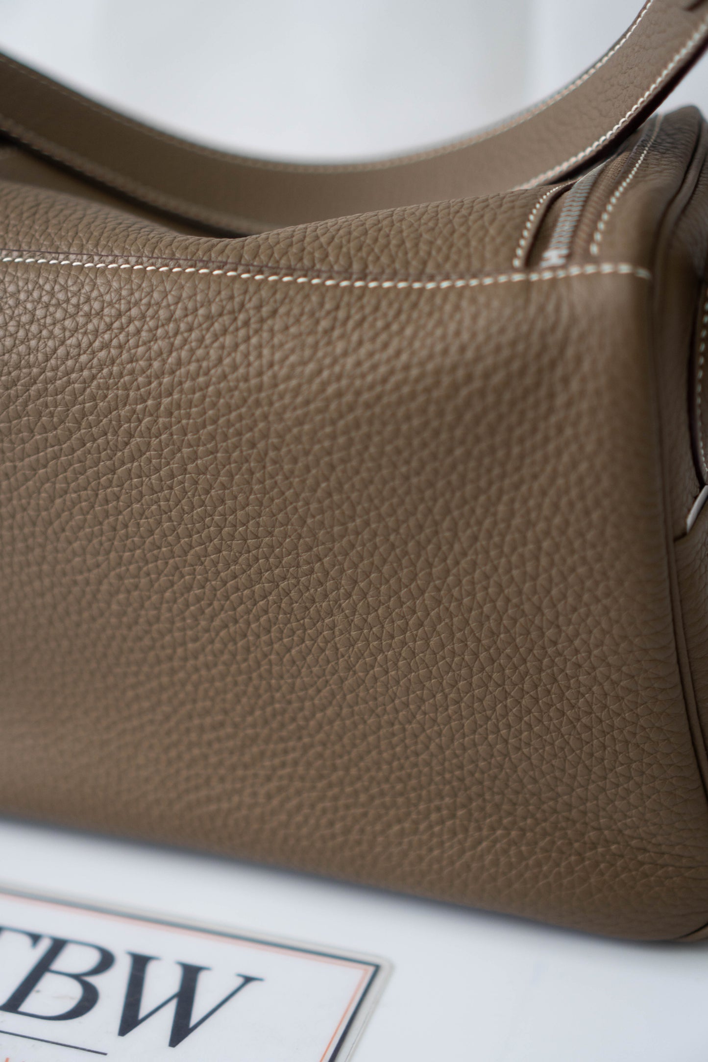 Lind 26 – Etoupe Clemence with Palladium Hardware