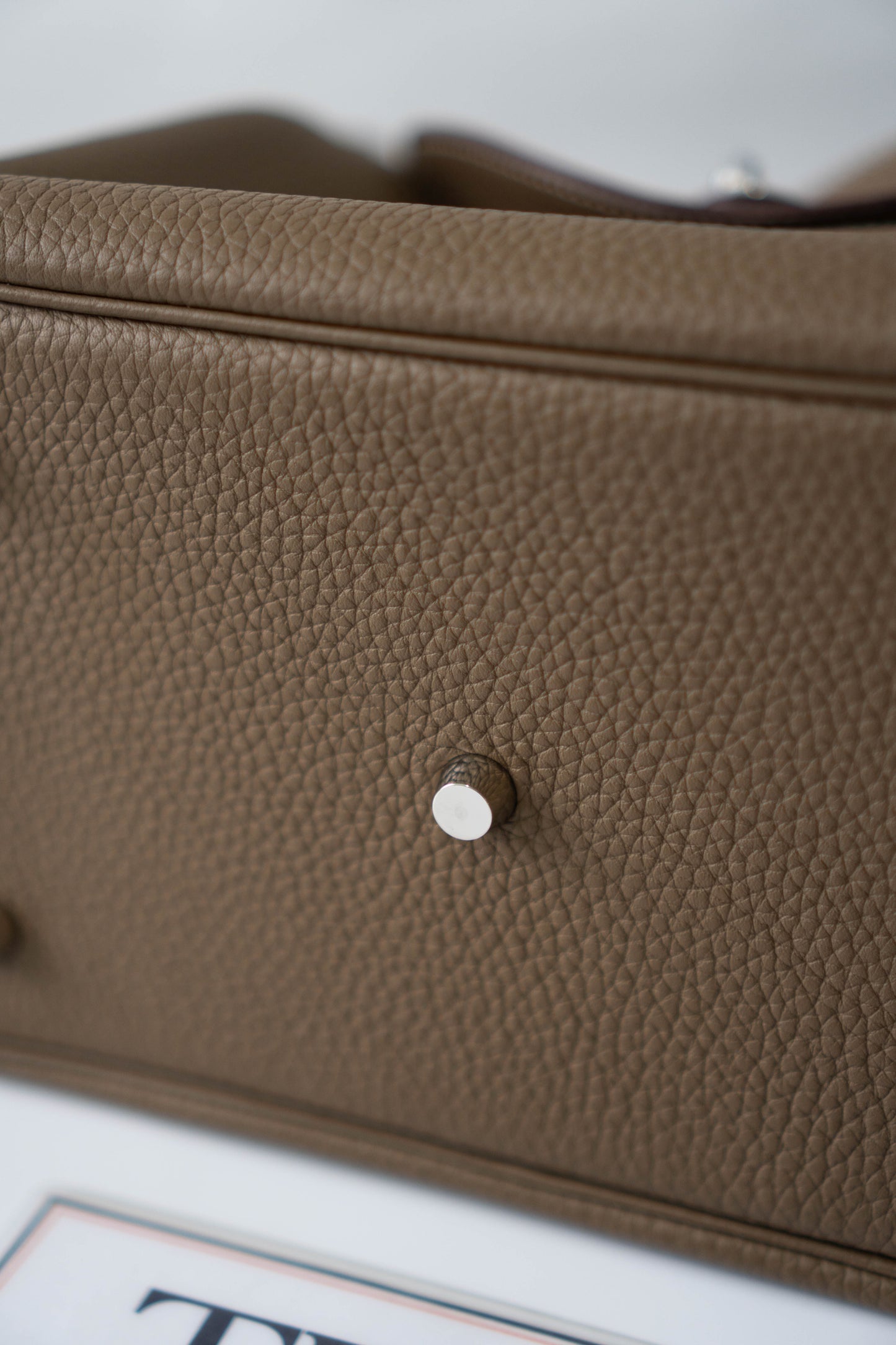 Lind 26 – Etoupe Clemence with Palladium Hardware