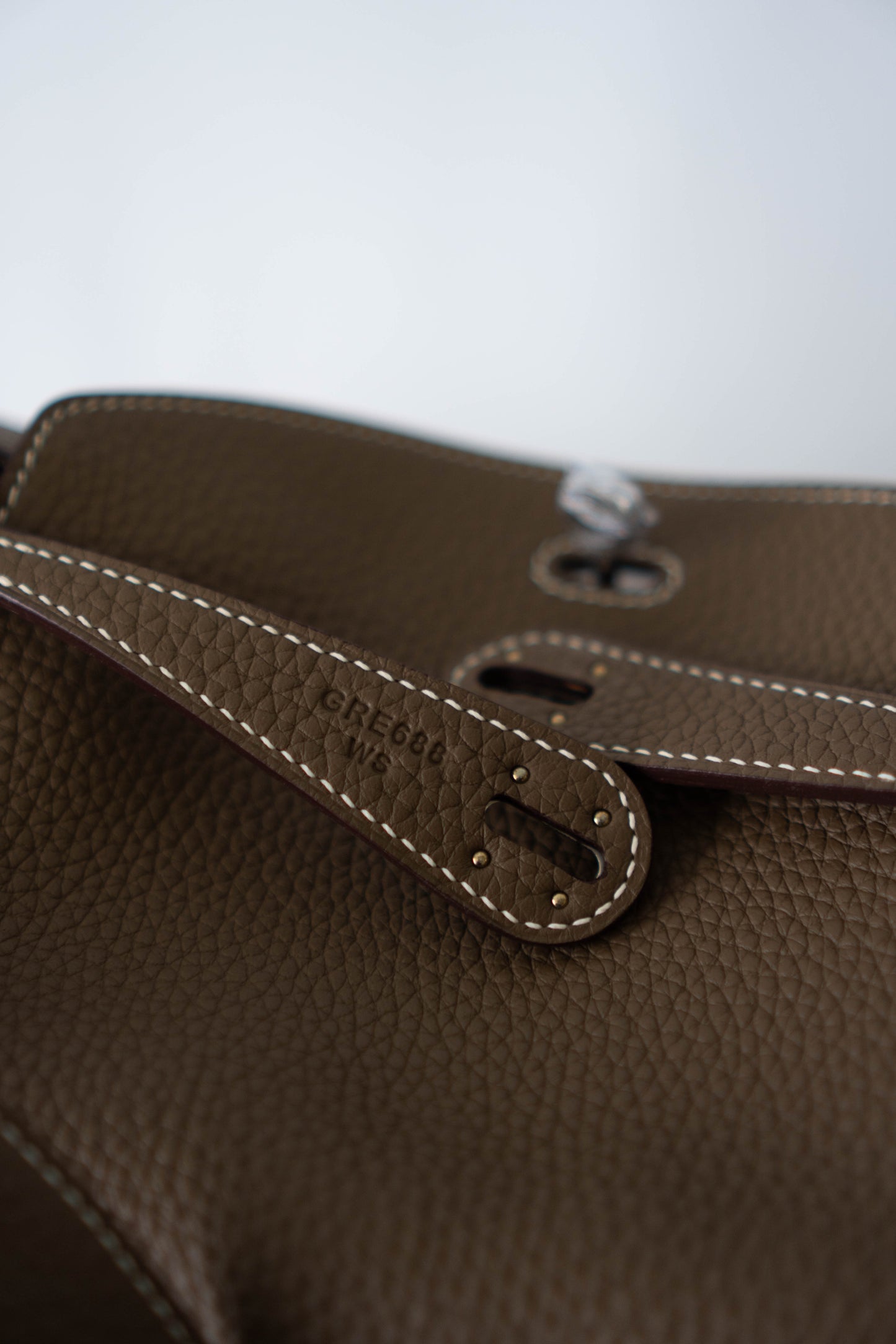 Lind 26 – Etoupe Clemence with Palladium Hardware