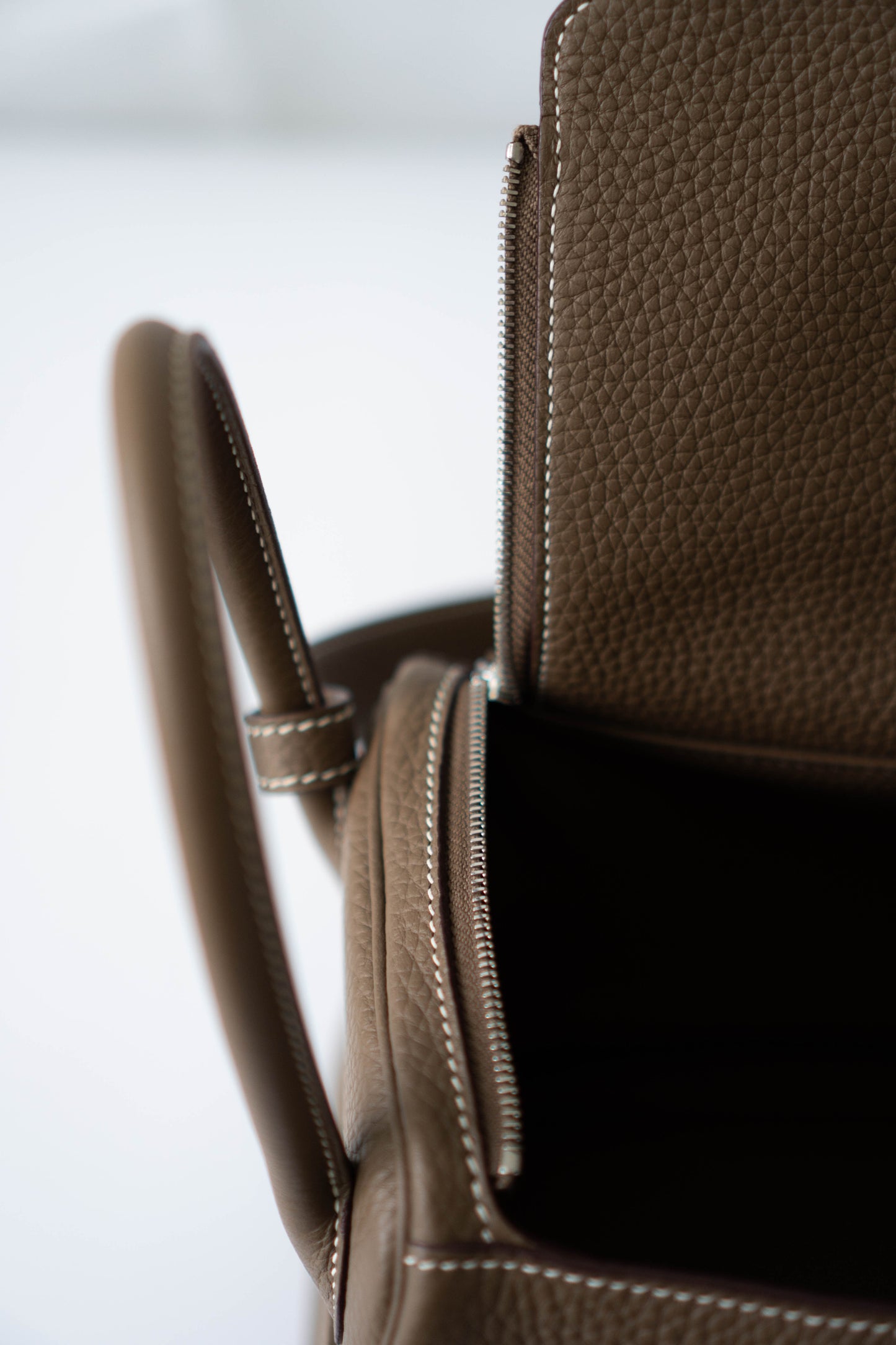 Lind 26 – Etoupe Clemence with Palladium Hardware