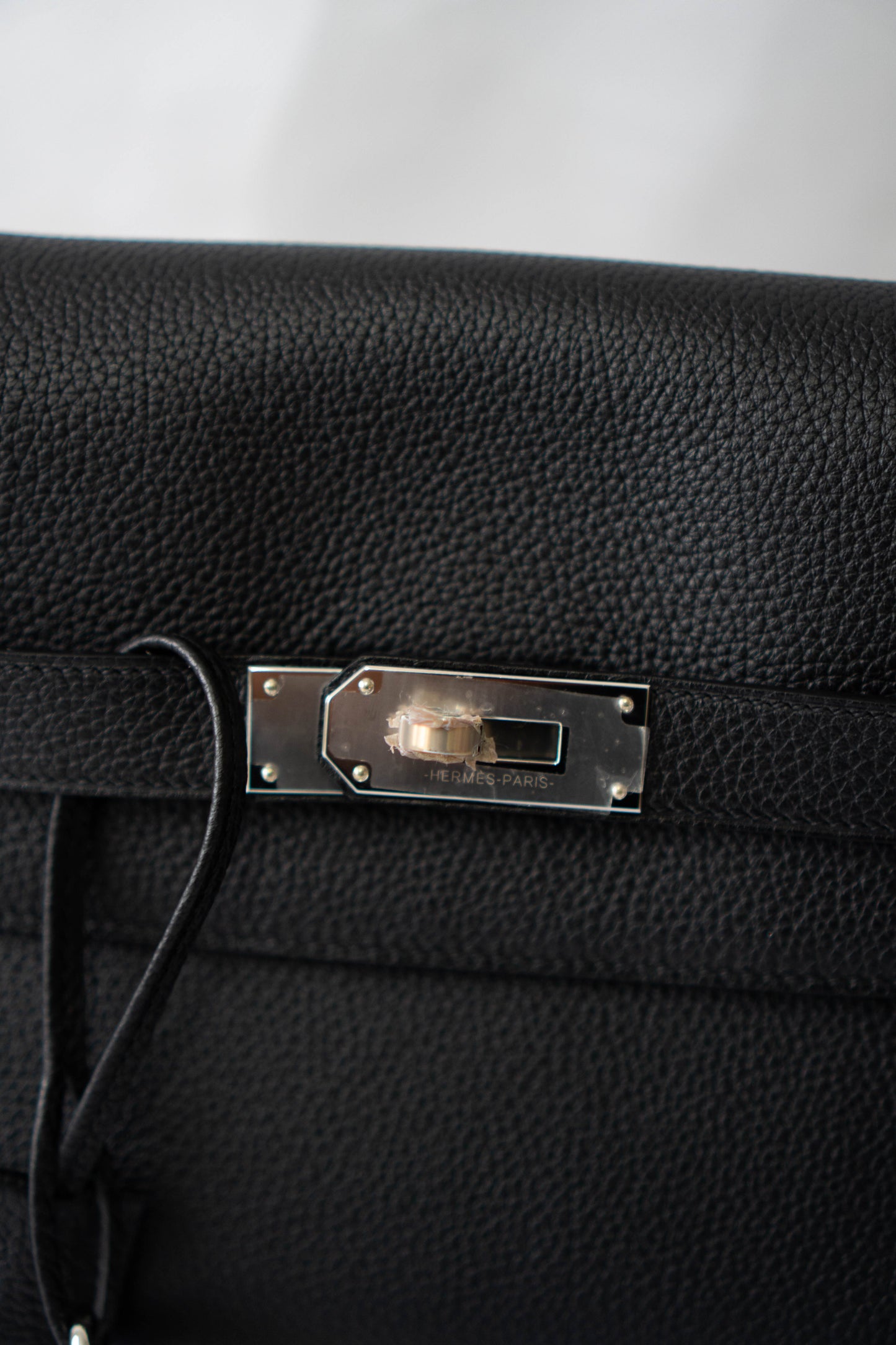 KL Messenger – Noir Togo (With Intricate Leather Veining) with Palladium Hardware