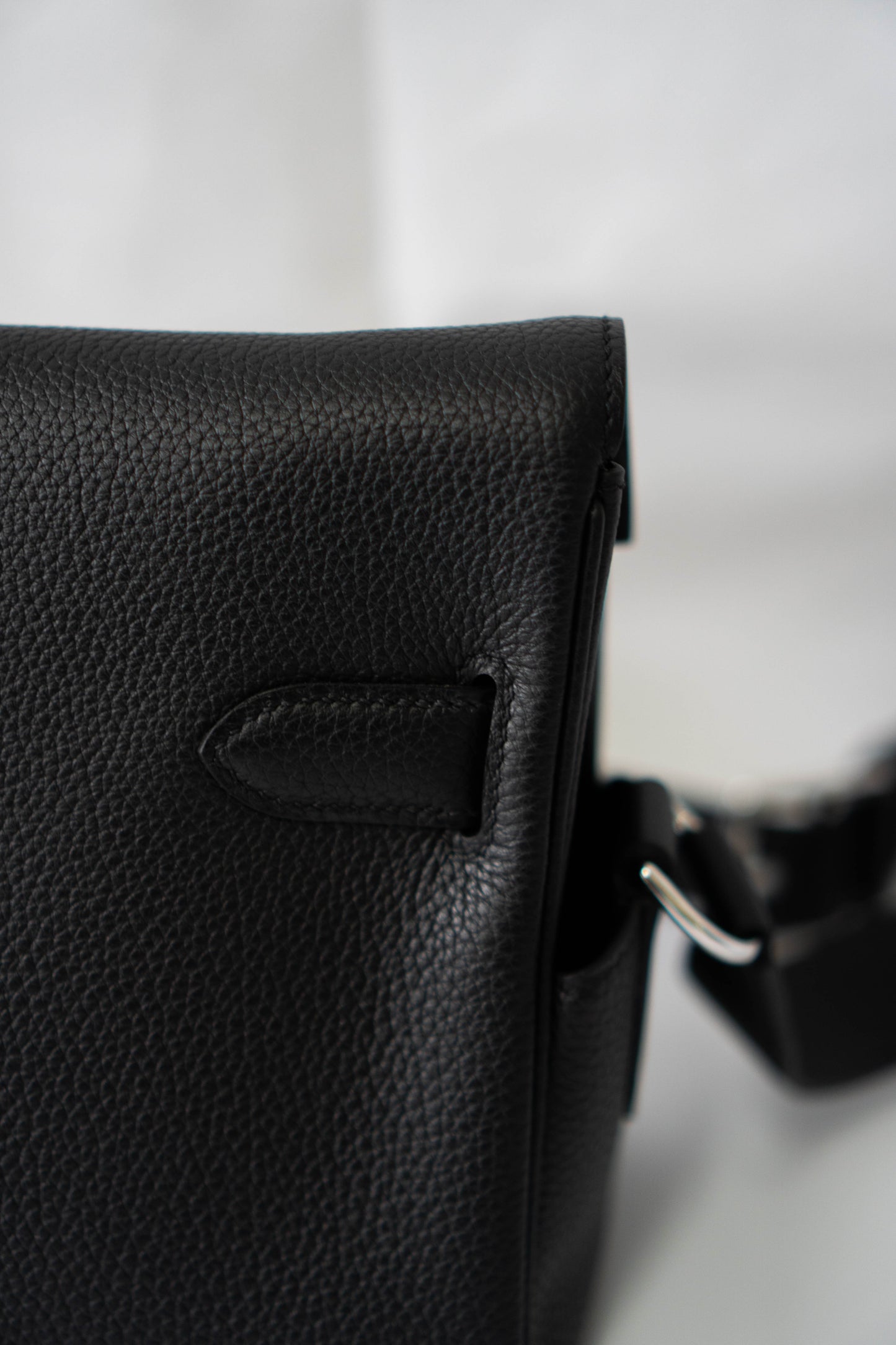 KL Messenger – Noir Togo (With Intricate Leather Veining) with Palladium Hardware