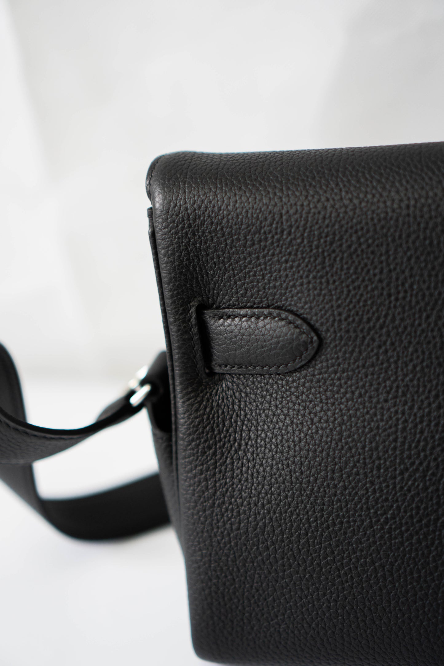 KL Messenger – Noir Togo (With Intricate Leather Veining) with Palladium Hardware