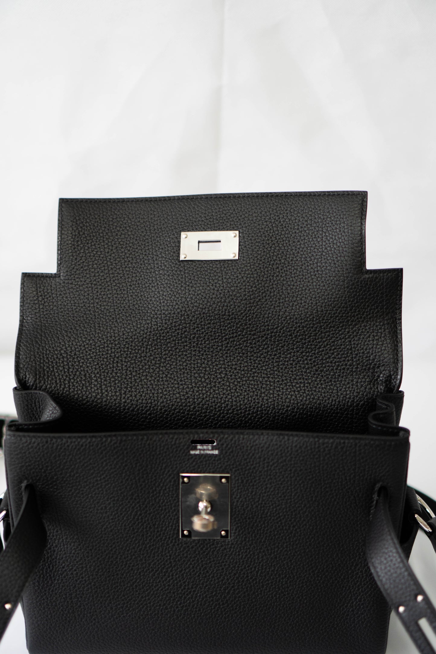 KL Messenger – Noir Togo (With Intricate Leather Veining) with Palladium Hardware