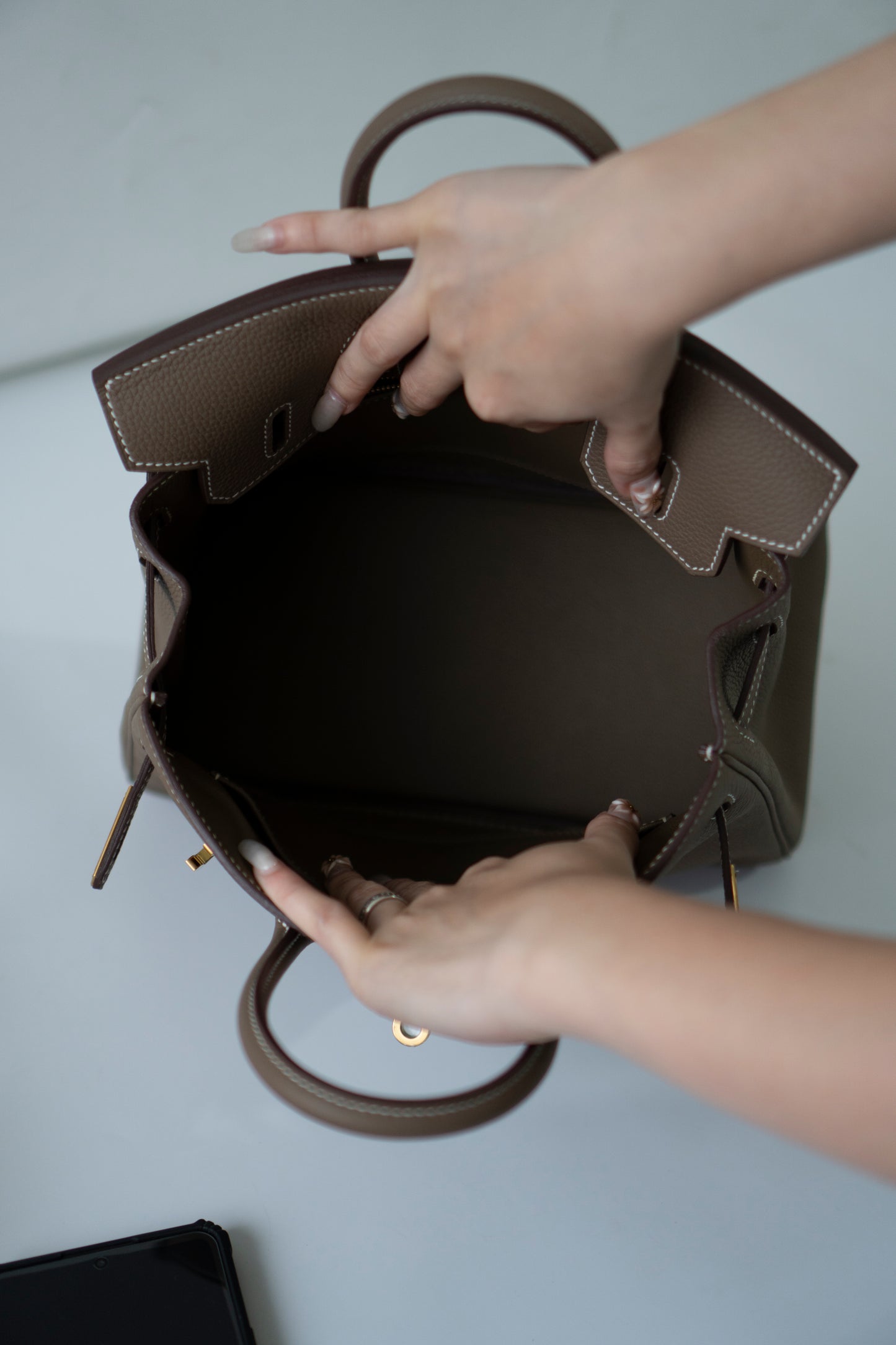BK 25 – Etoupe Togo Leather with Gold Hardware