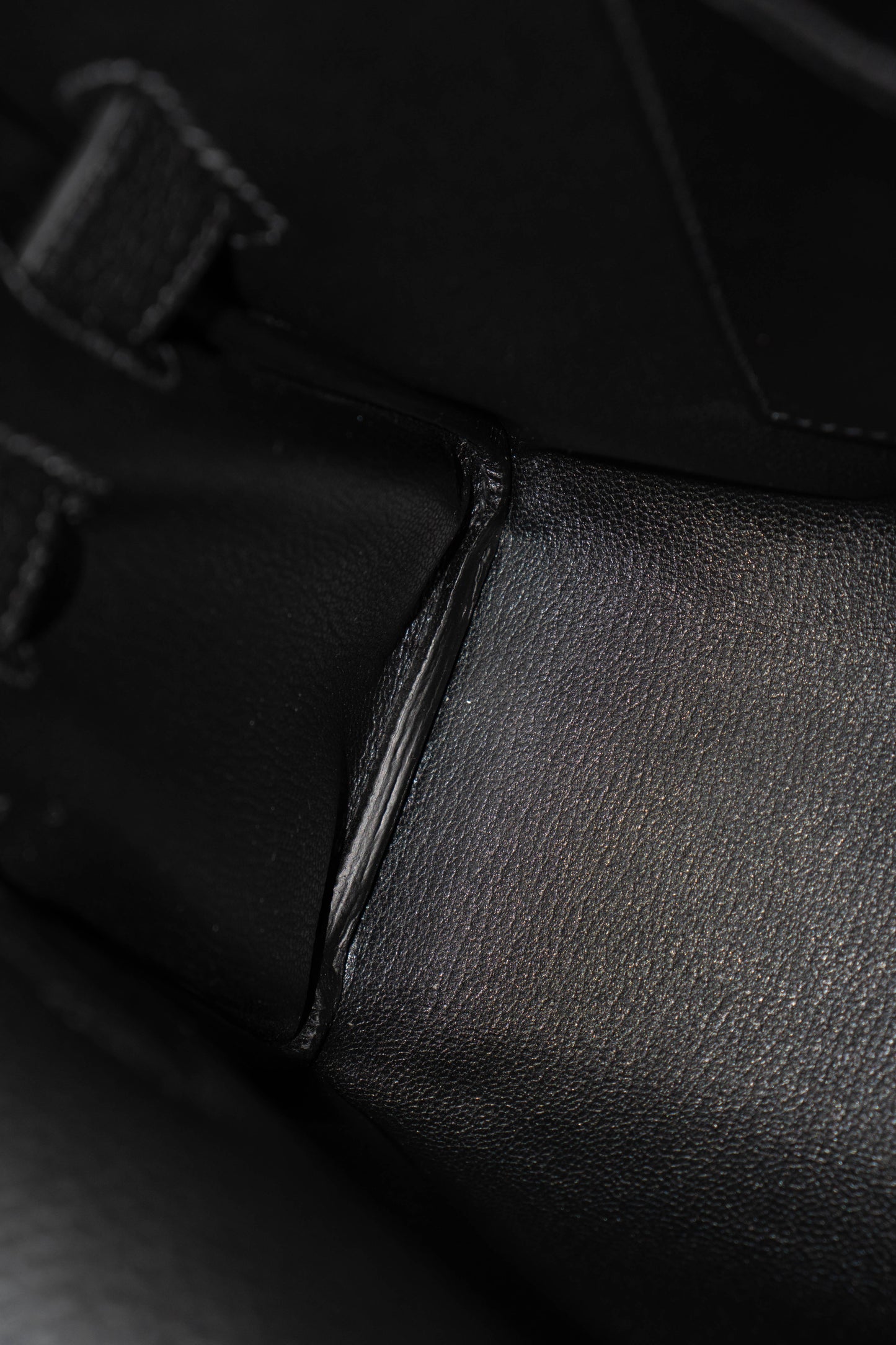 KL Messenger – Noir Togo (With Intricate Leather Veining) with Palladium Hardware