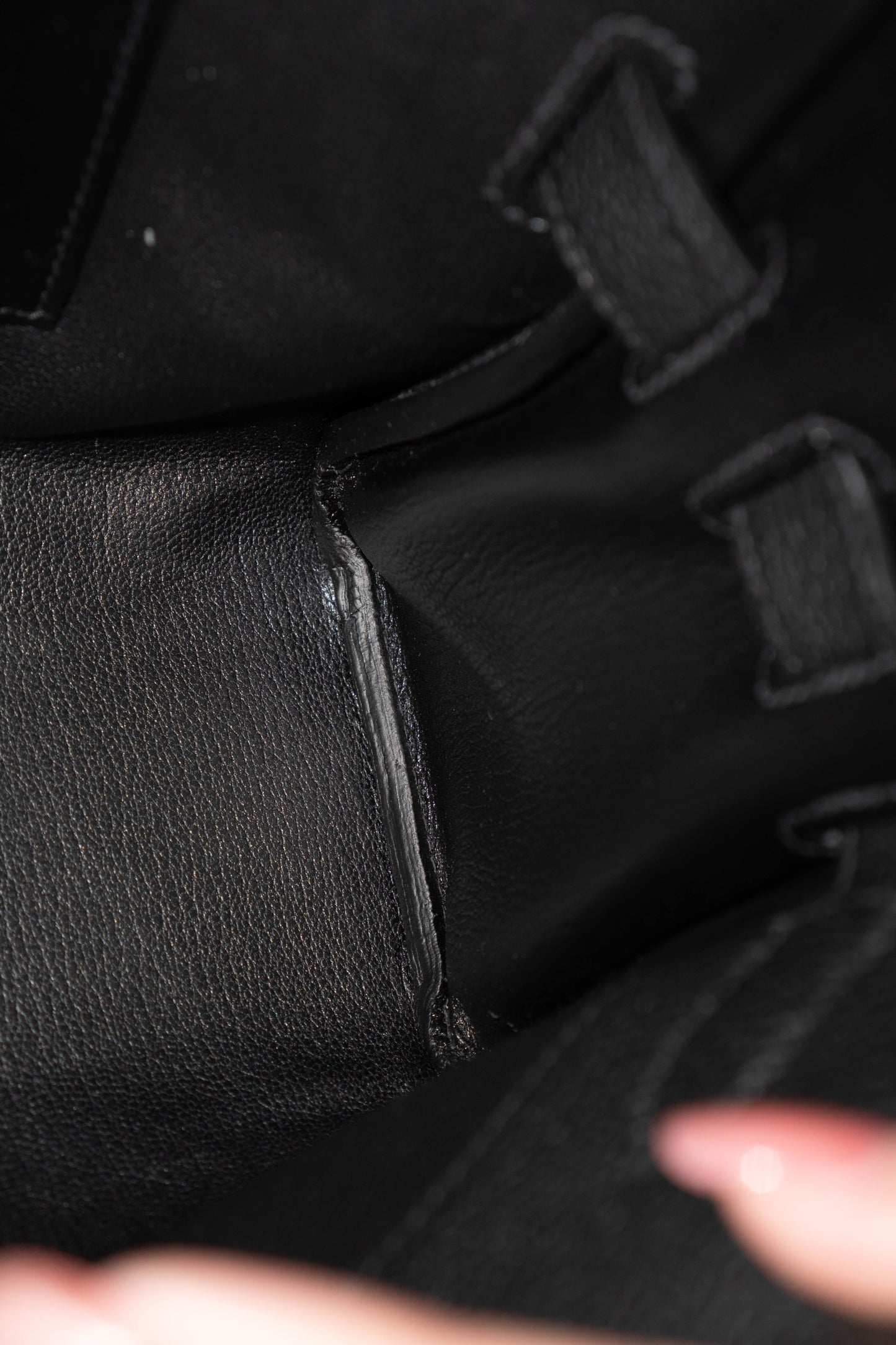 KL Messenger – Noir Togo (With Intricate Leather Veining) with Palladium Hardware