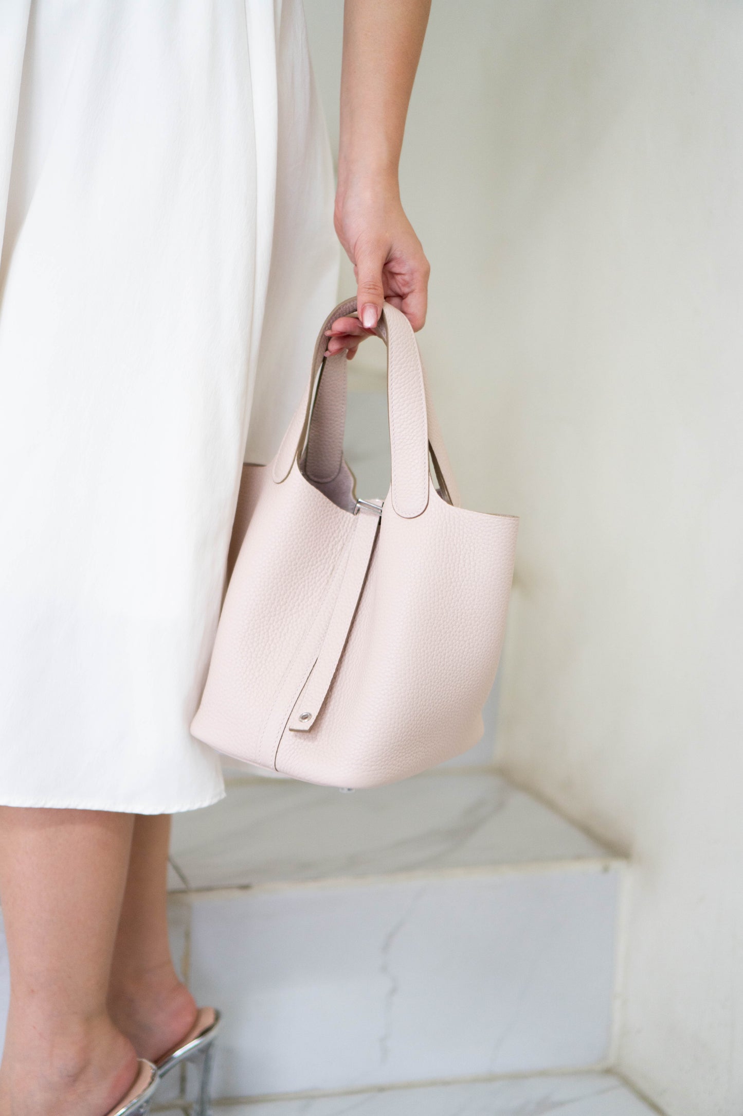 Pico Bucket Bag 18 – Mauve Pale Clemence with Palladium Hardware