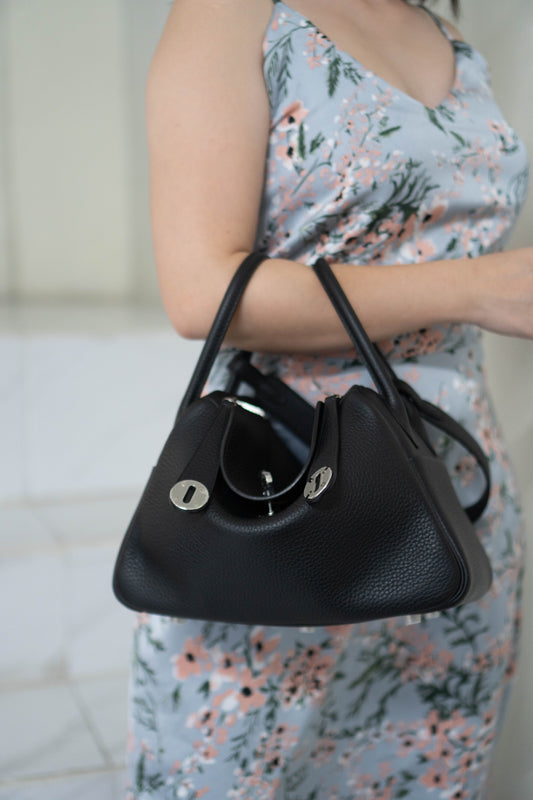 Lind 26 – Noir Clemence with Palladium Hardware