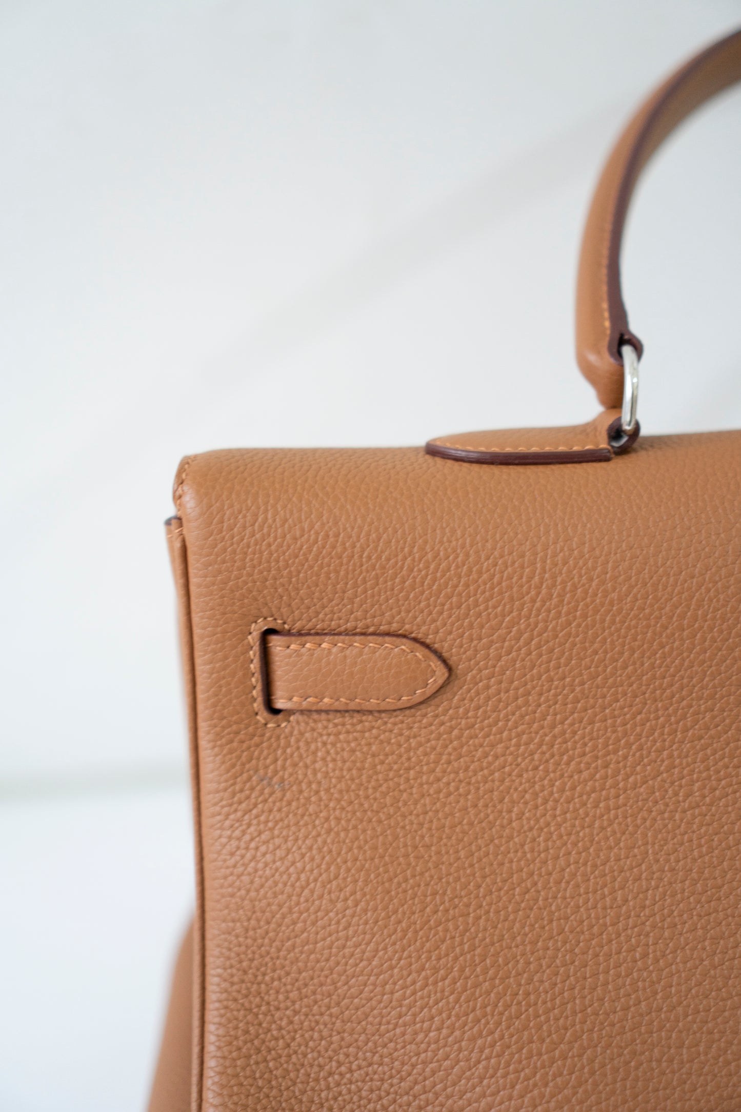 KL Shoulder 42 – Gold Clemence Leather with Palladium Hardware