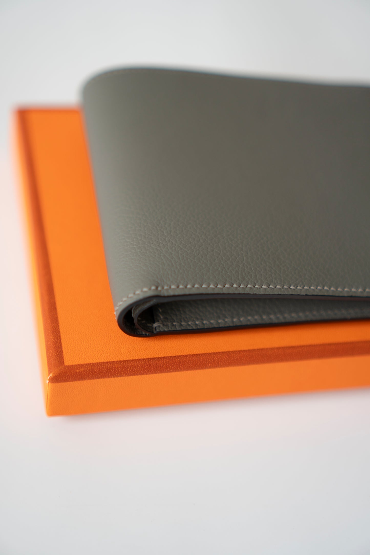 Men's Compact Wallet – Gris Meyer Evercolor Leather