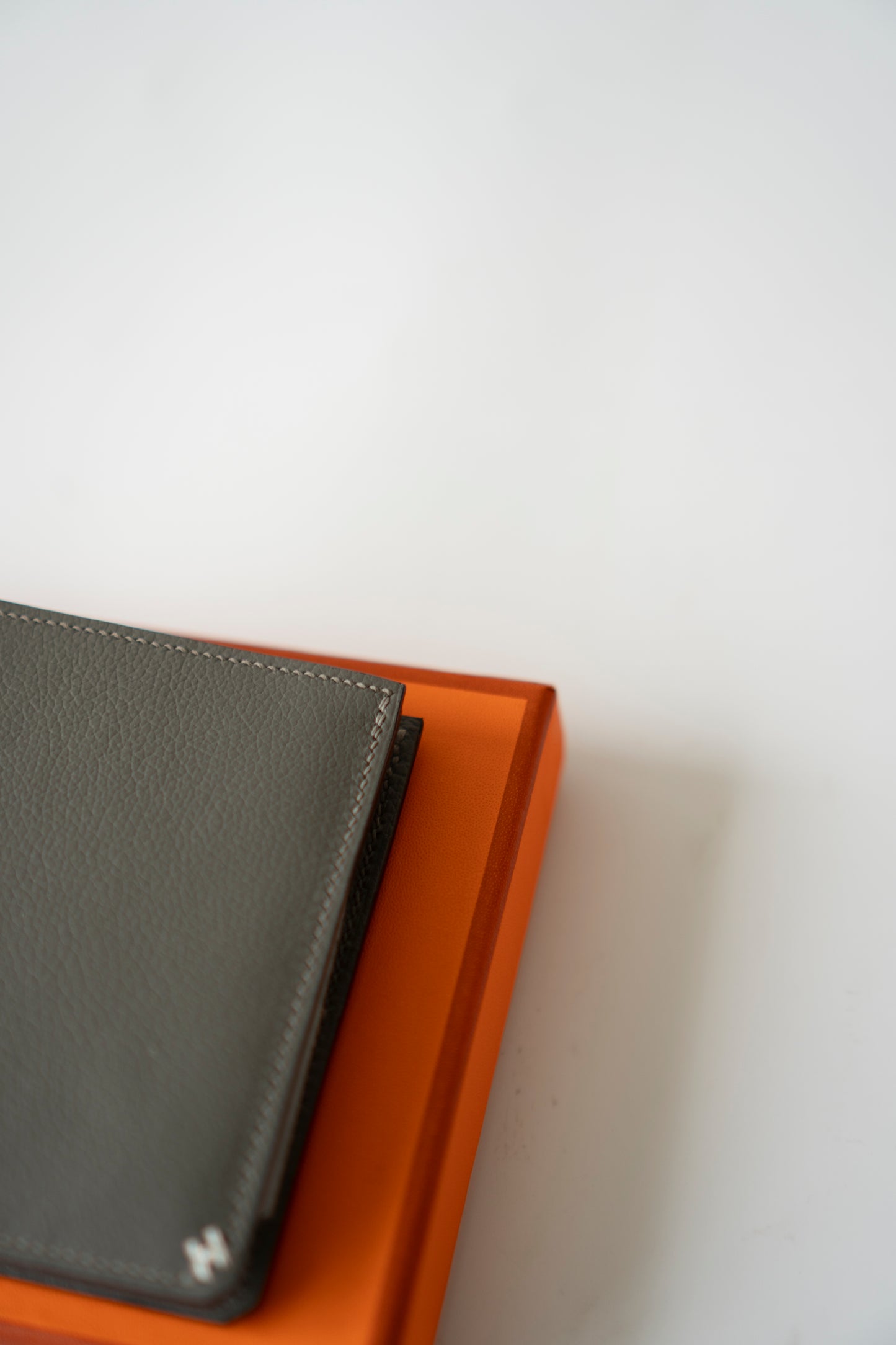 Men's Compact Wallet – Gris Meyer Evercolor Leather
