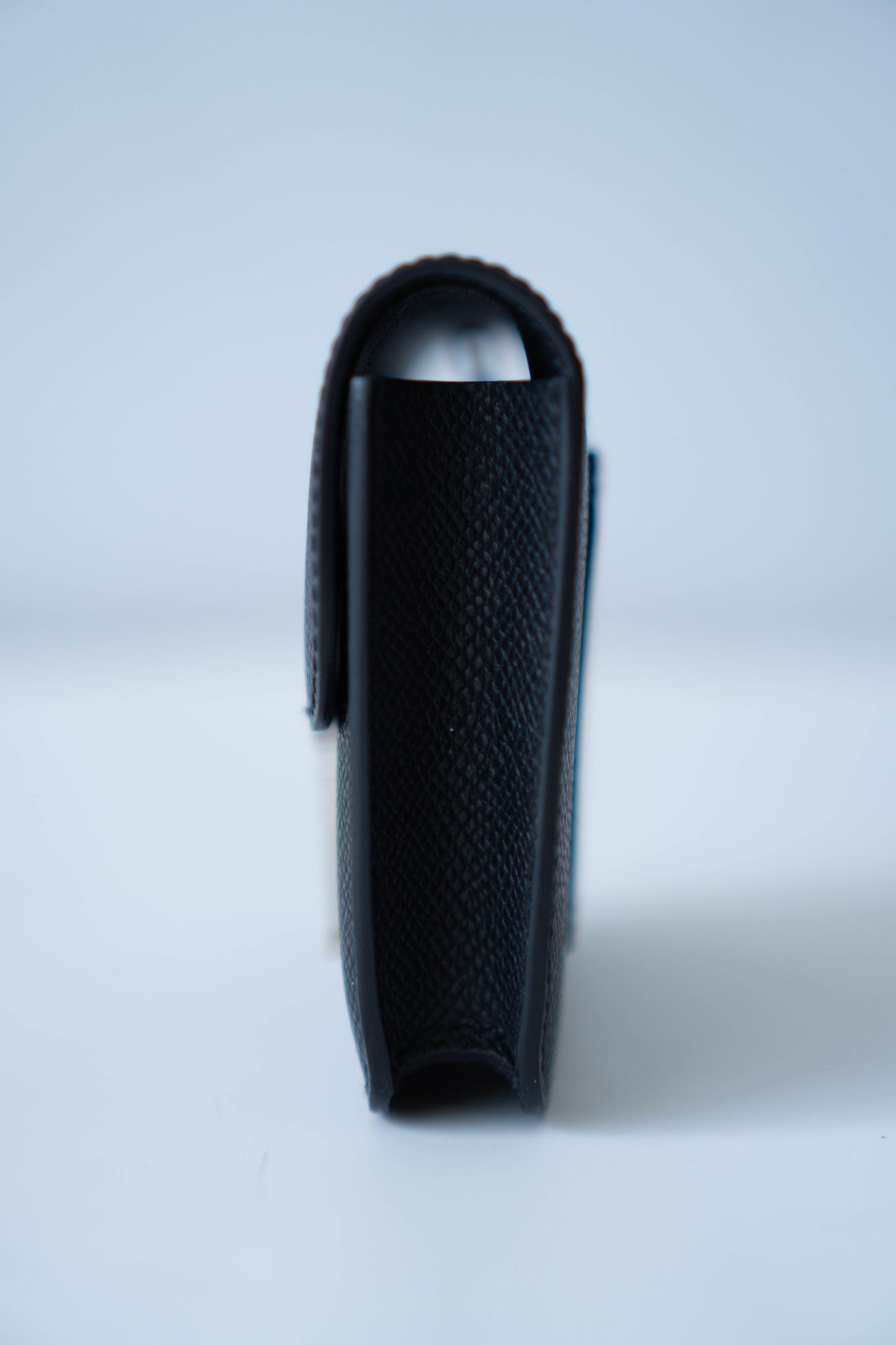 Constanc Slim Touch Lizard In Noir Epsom Calfskin with Palladium Hardware