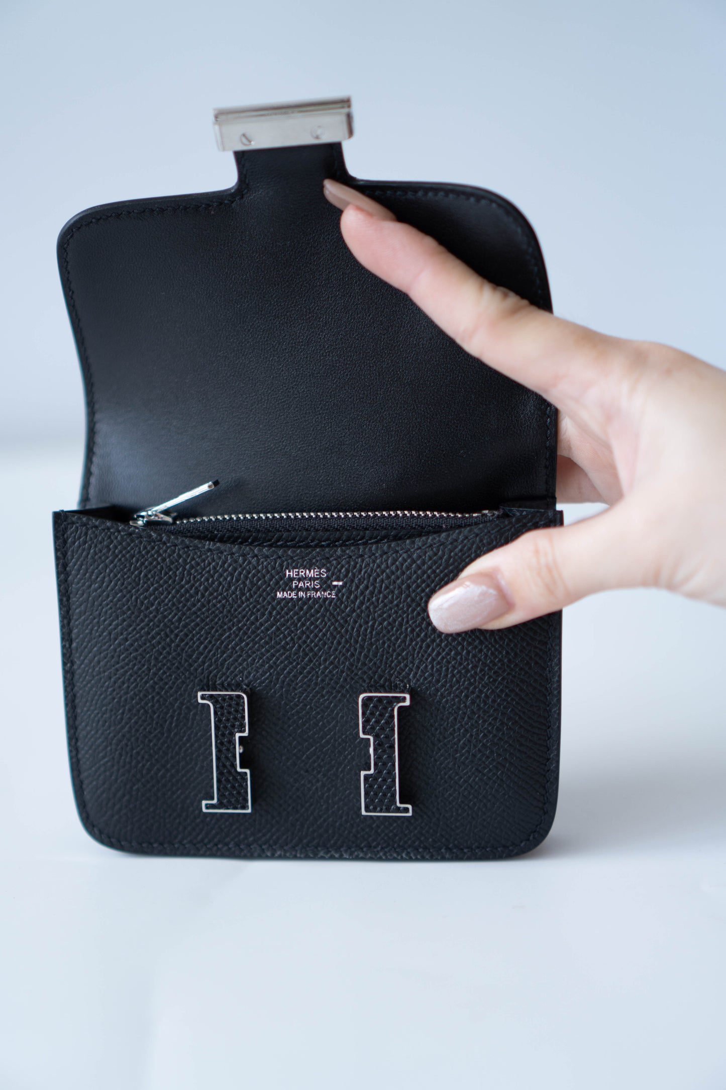 Constanc Slim Touch Lizard In Noir Epsom Calfskin with Palladium Hardware