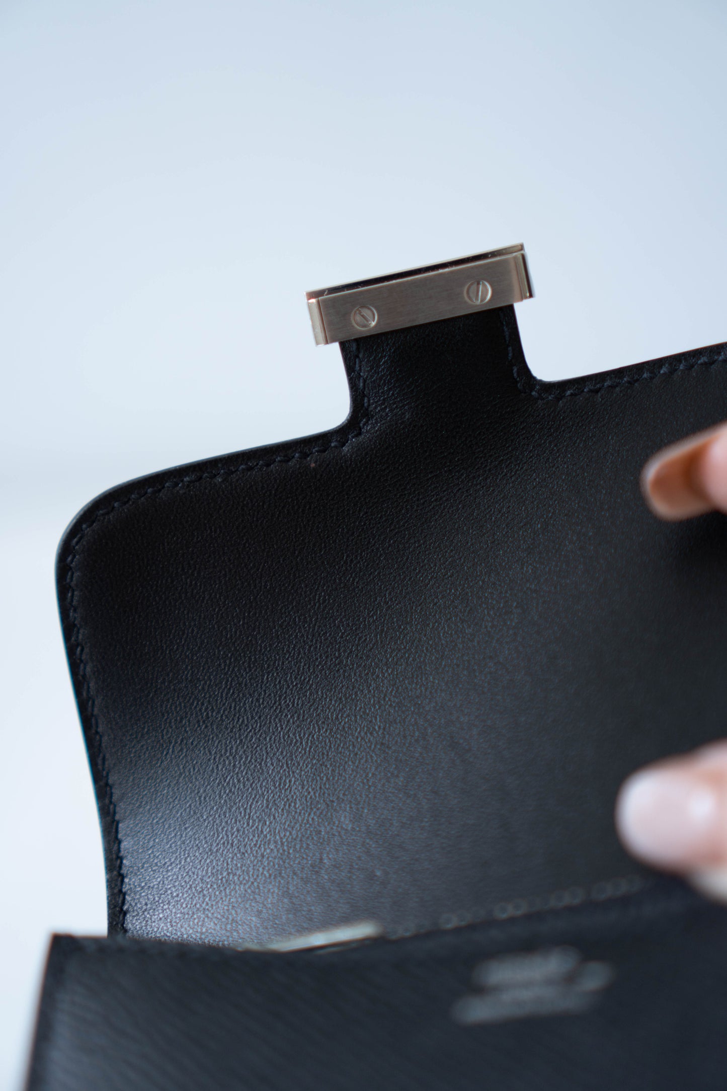 Constanc Slim Touch Lizard In Noir Epsom Calfskin with Palladium Hardware