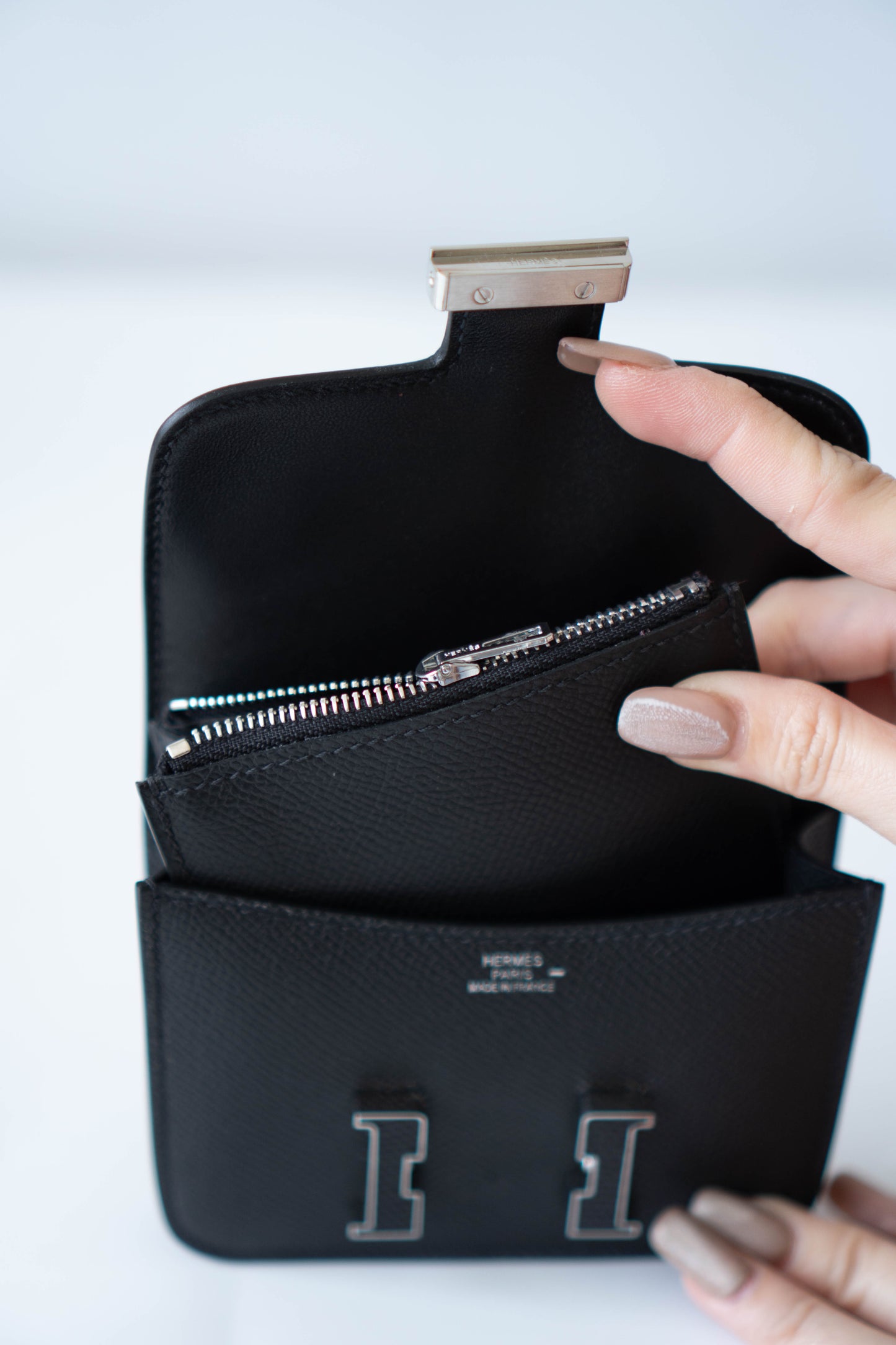 Constanc Slim Touch Lizard In Noir Epsom Calfskin with Palladium Hardware