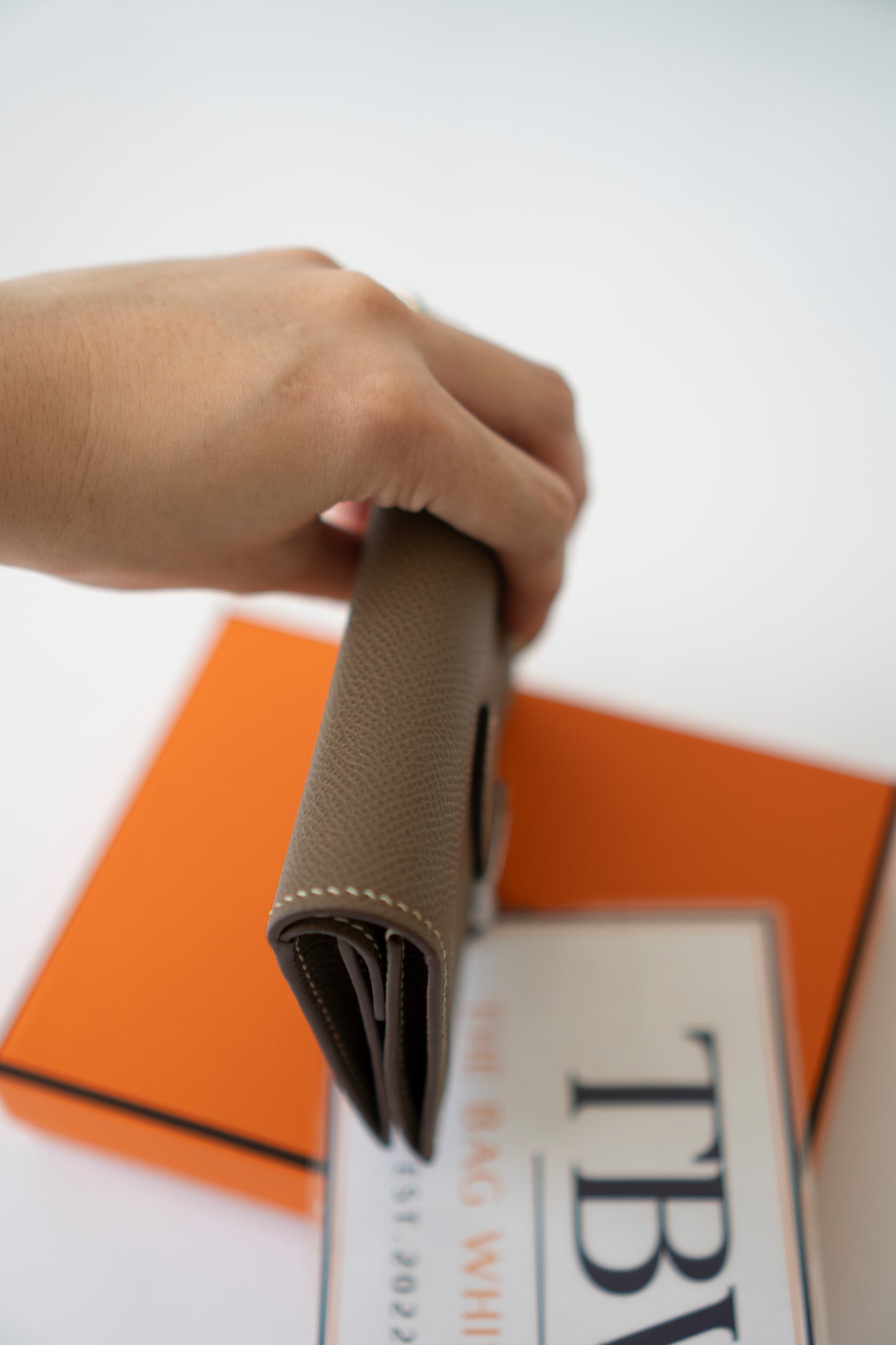 Bearn Card Wallet – Etoupe Epsom Leather with Palladium Hardware