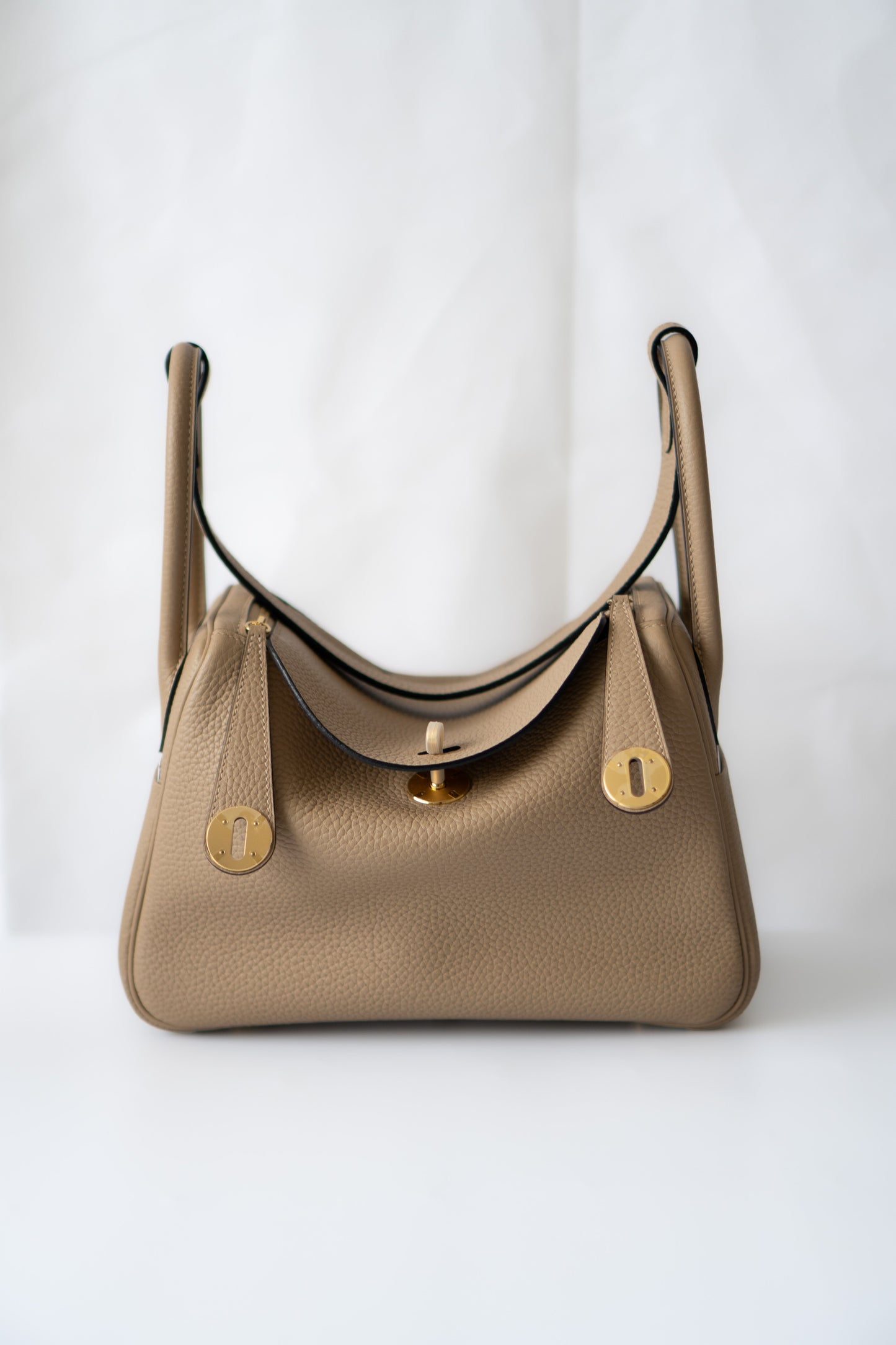 Lind 26 – Beige Marfa Clemence with Gold Hardware