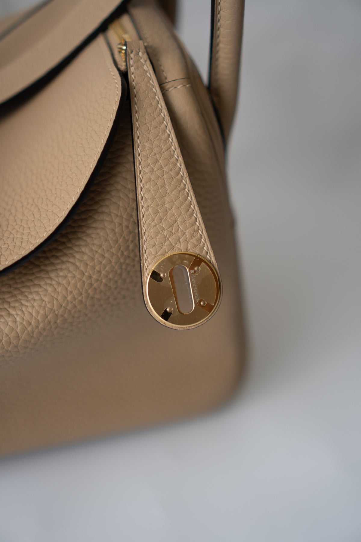 Lind 26 – Beige Marfa Clemence with Gold Hardware