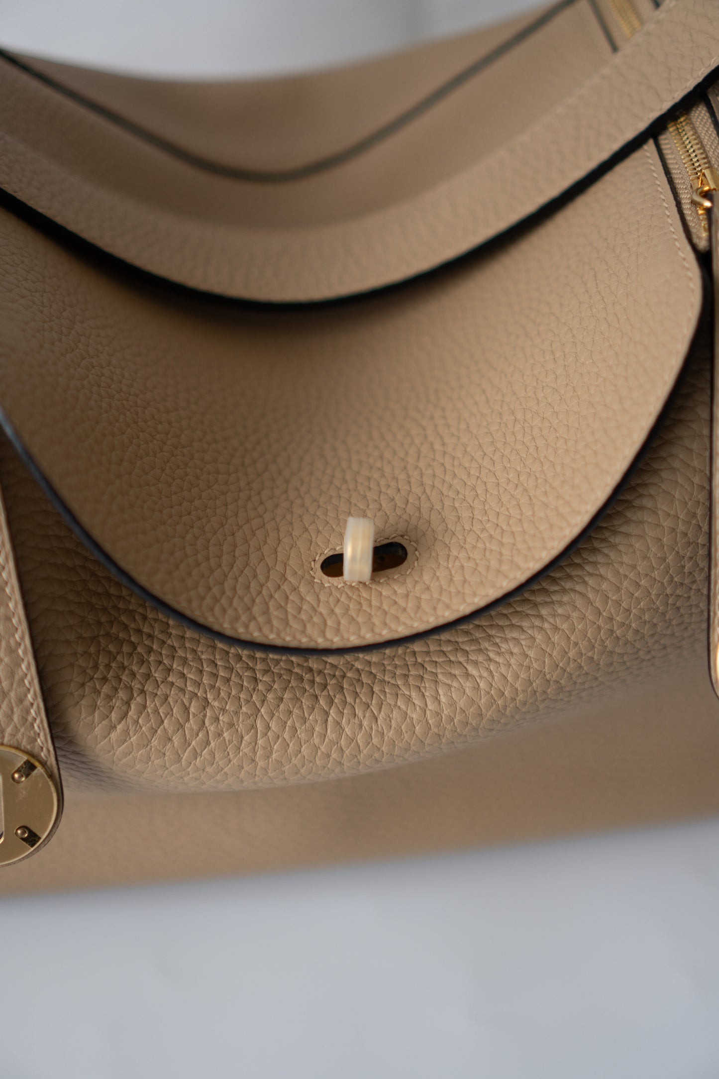 Lind 26 – Beige Marfa Clemence with Gold Hardware