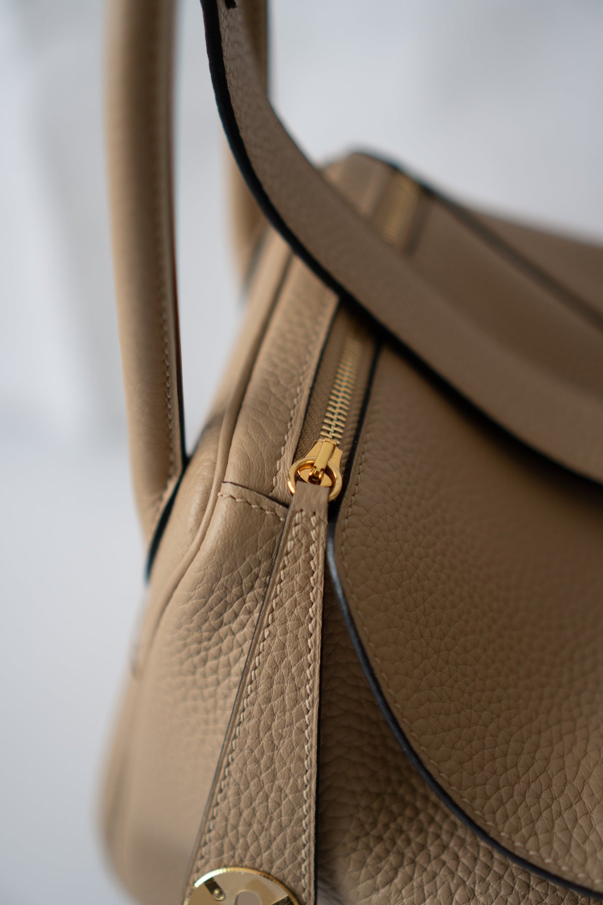 Lind 26 – Beige Marfa Clemence with Gold Hardware