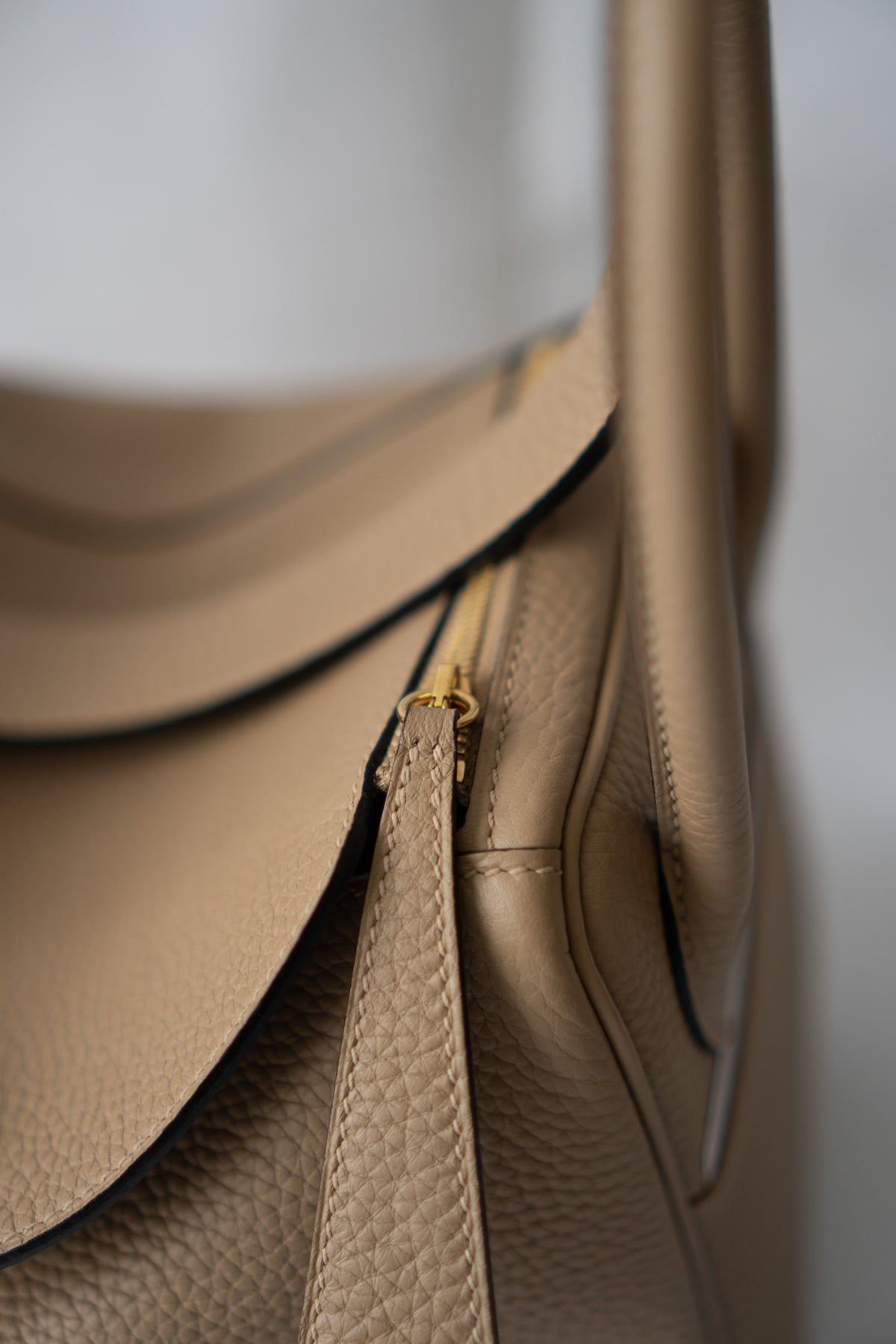 Lind 26 – Beige Marfa Clemence with Gold Hardware