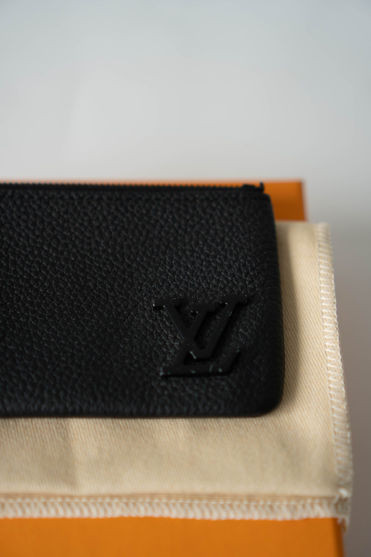 Pochette Clés Key Pouch in Aerogram Black leather with Black Hardware (Pre-Loved)