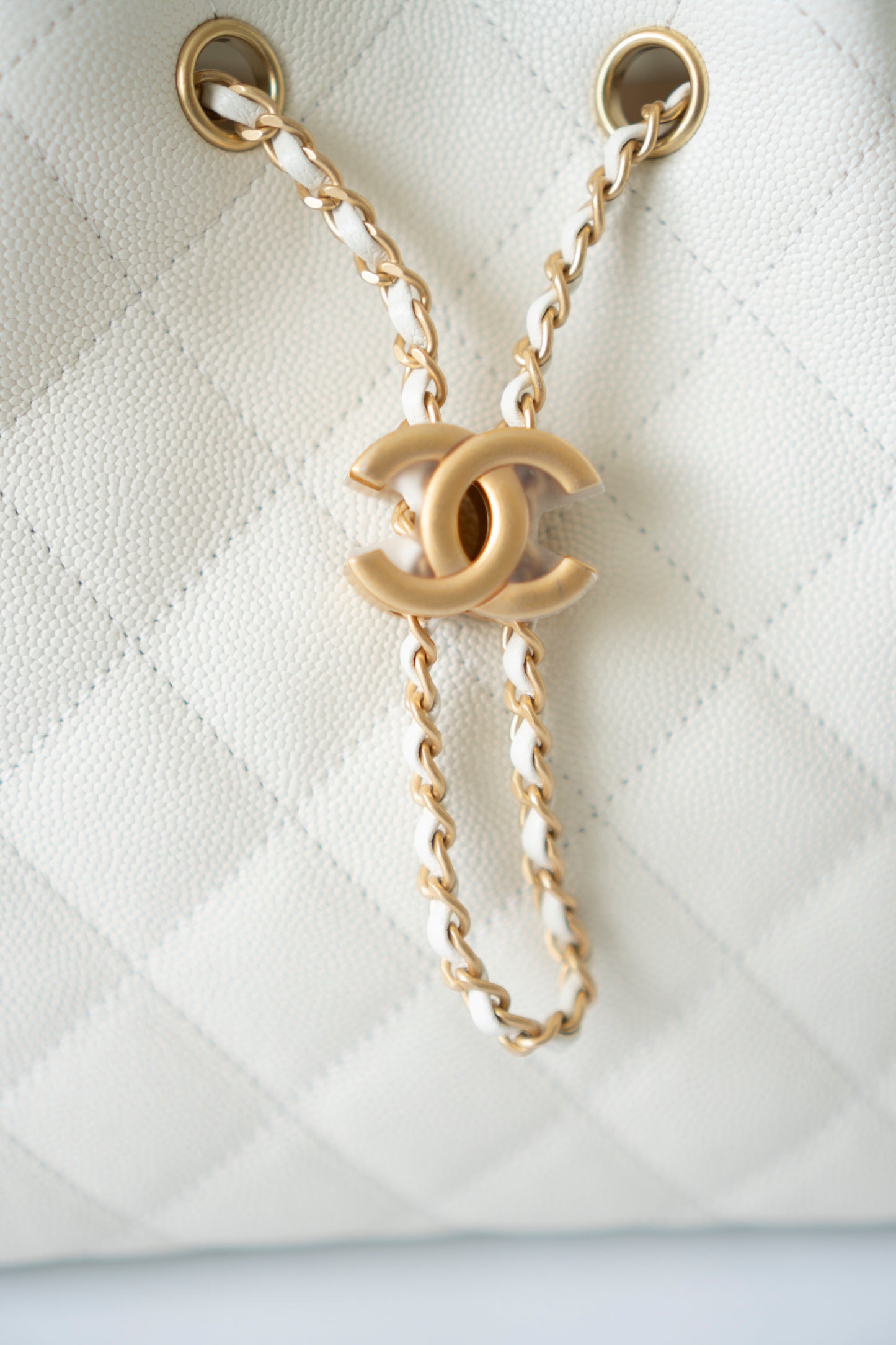 C25 Small – White Caviar Leather with Metal Drawstring Chain Strap
