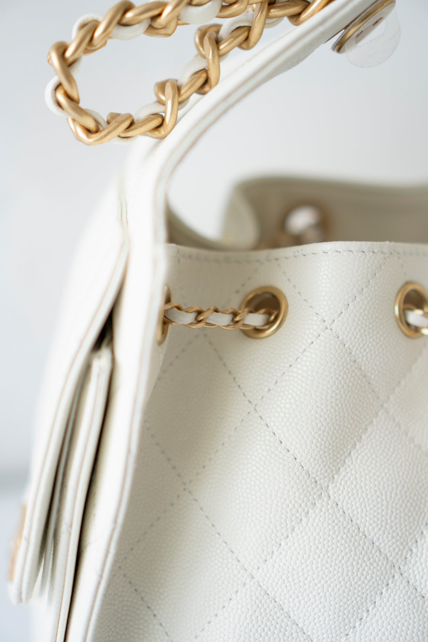 C25 Small – White Caviar Leather with Metal Drawstring Chain Strap