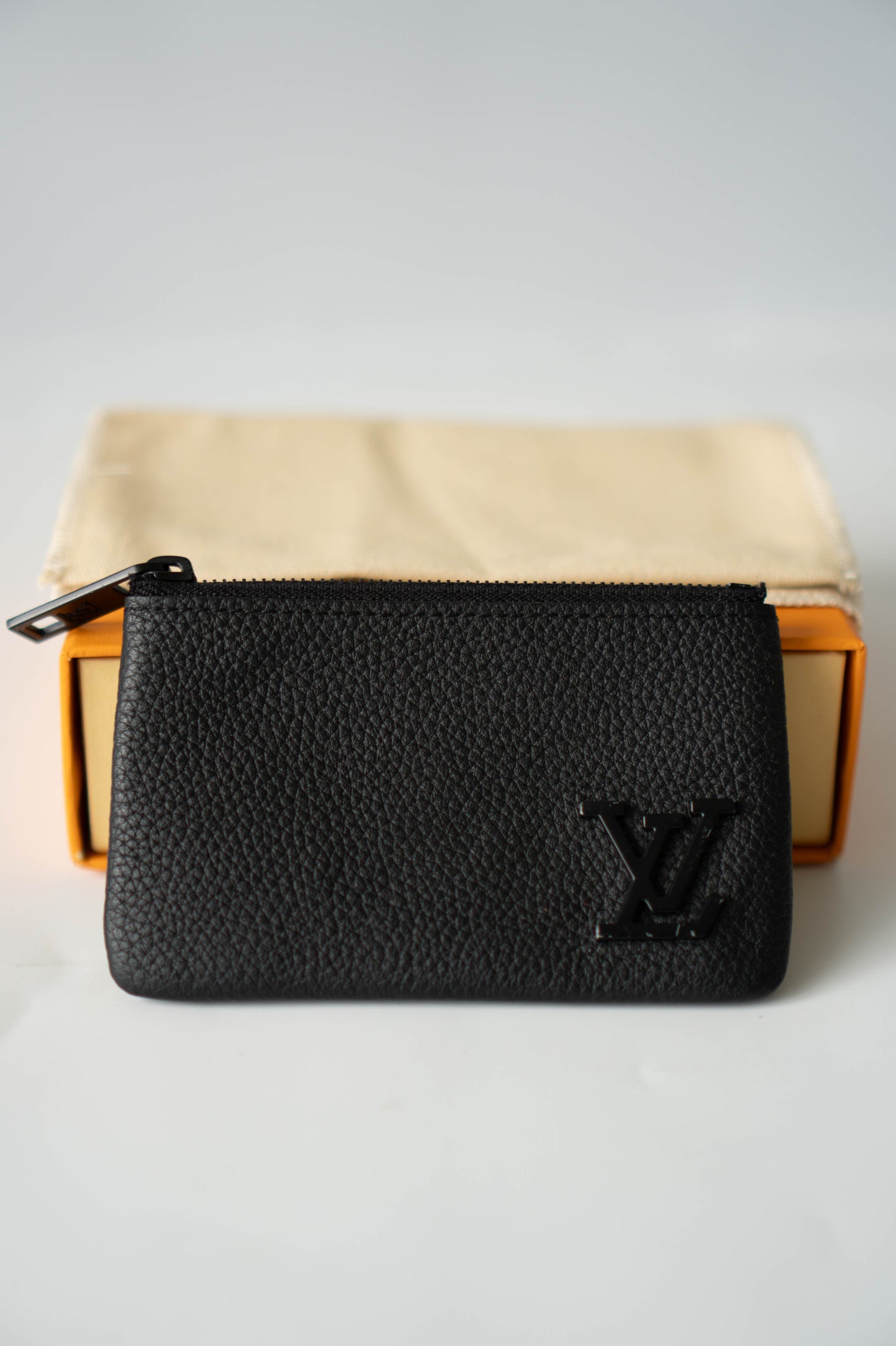 Pochette Clés Key Pouch in Aerogram Black leather with Black Hardware (Pre-Loved)