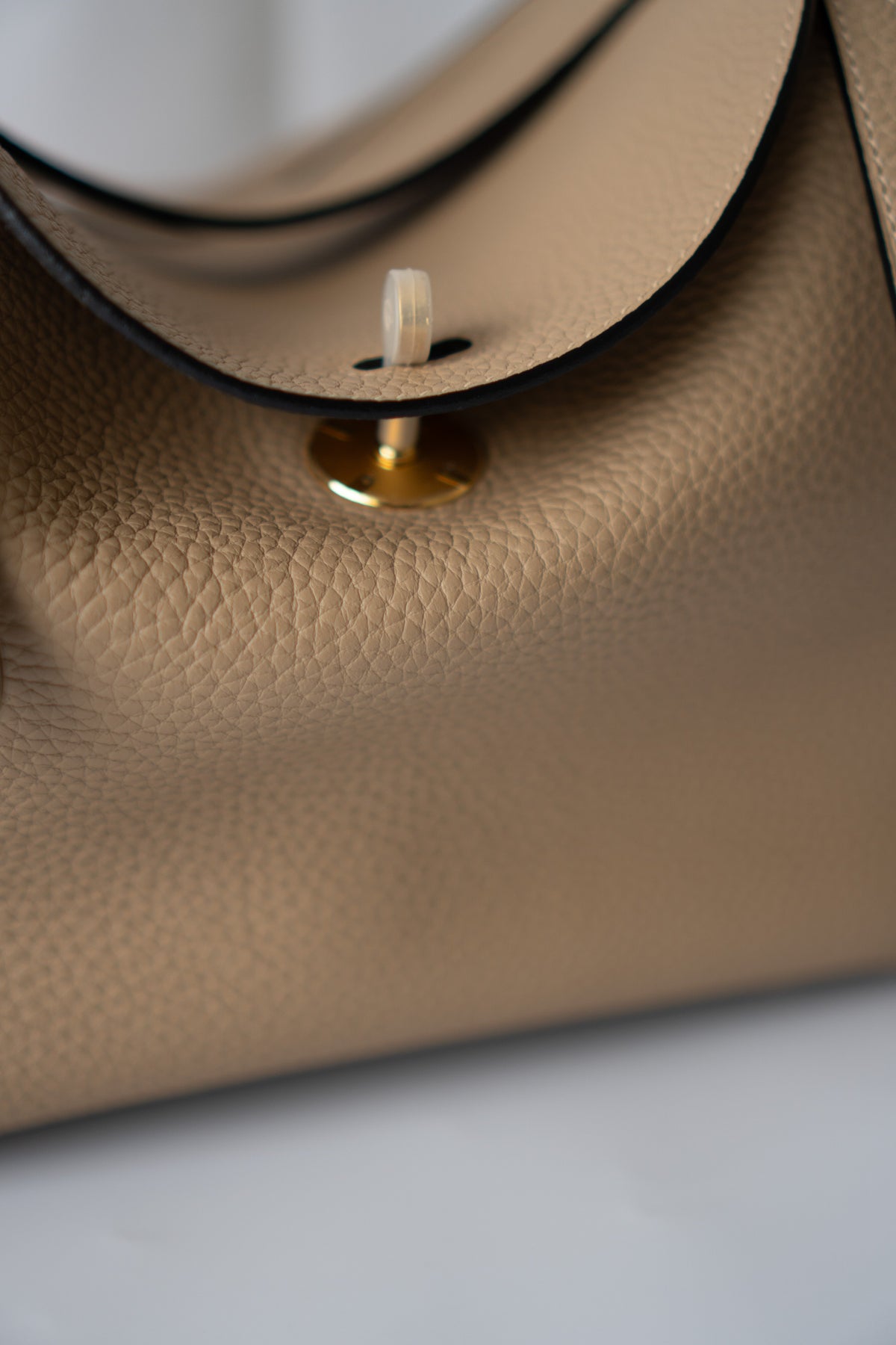 Lind 26 – Beige Marfa Clemence with Gold Hardware