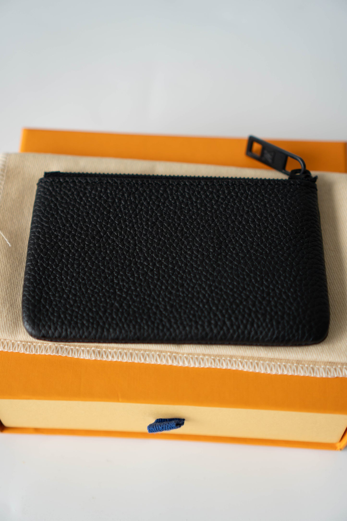 Pochette Clés Key Pouch in Aerogram Black leather with Black Hardware (Pre-Loved)