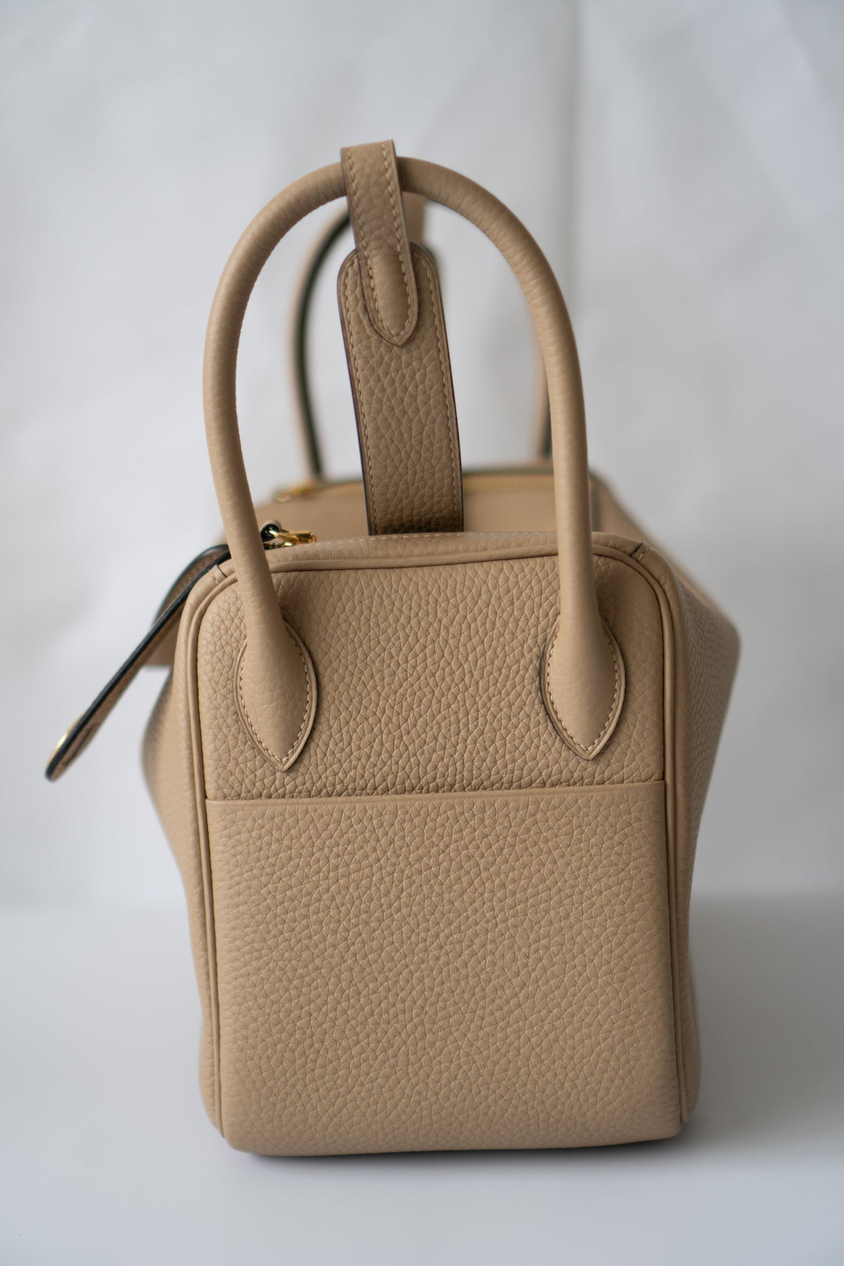 Lind 26 – Beige Marfa Clemence with Gold Hardware