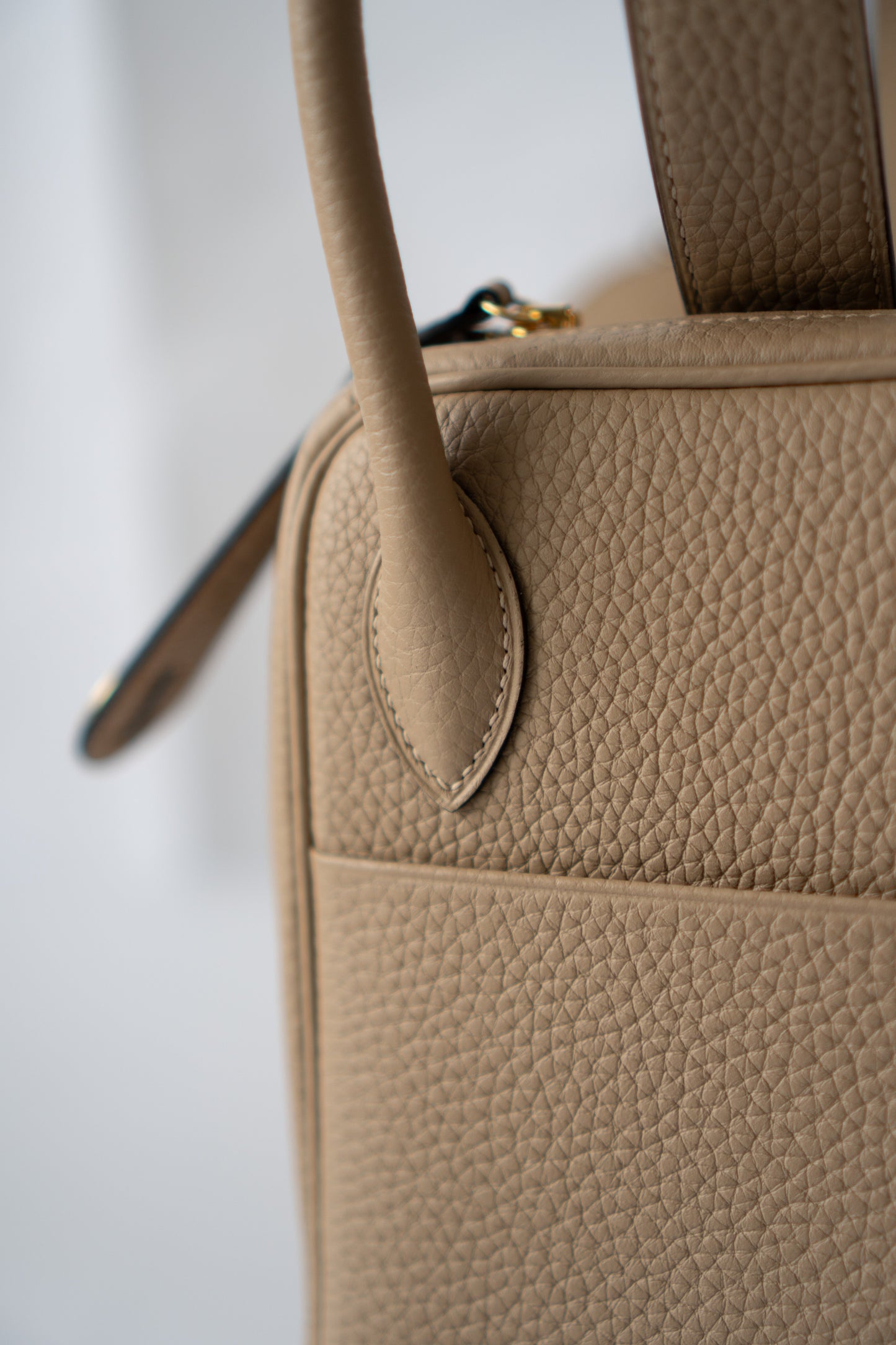 Lind 26 – Beige Marfa Clemence with Gold Hardware