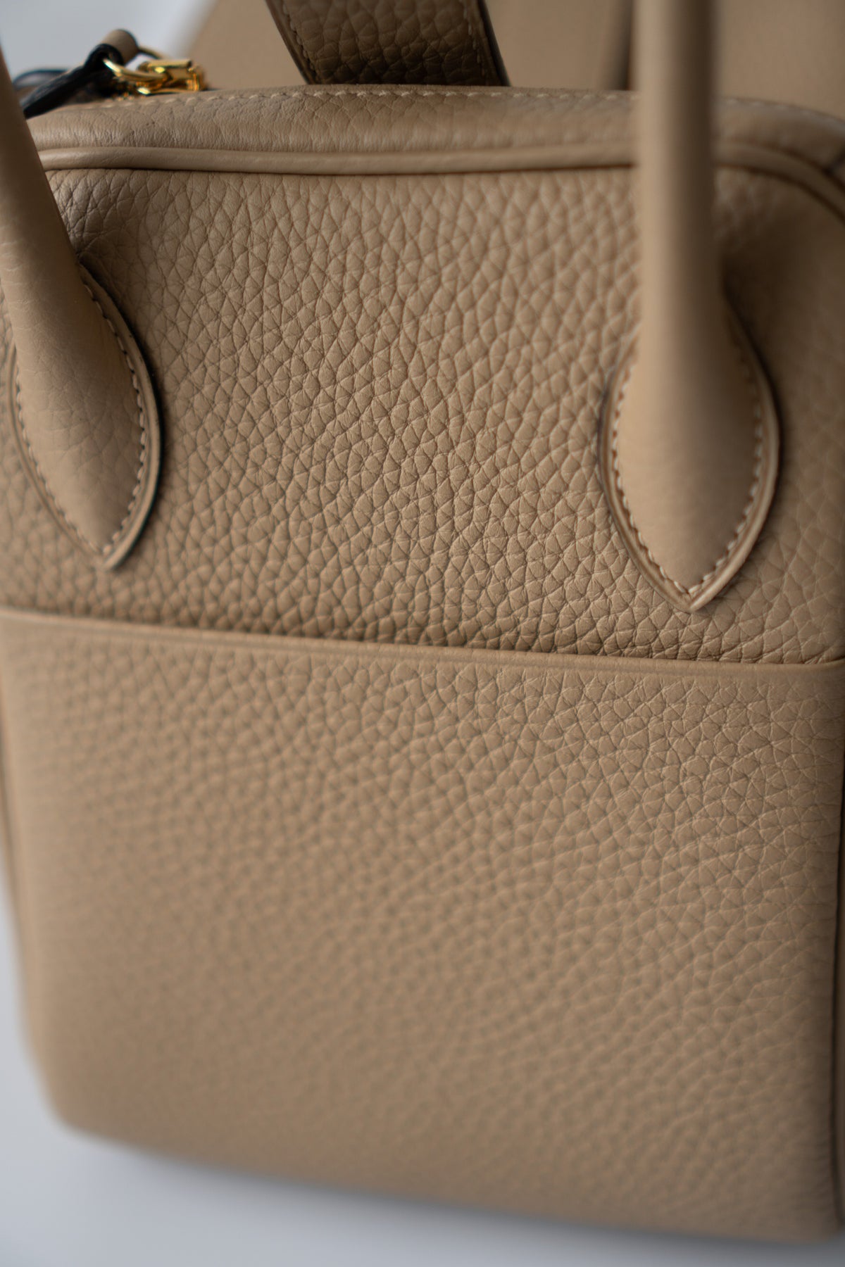 Lind 26 – Beige Marfa Clemence with Gold Hardware
