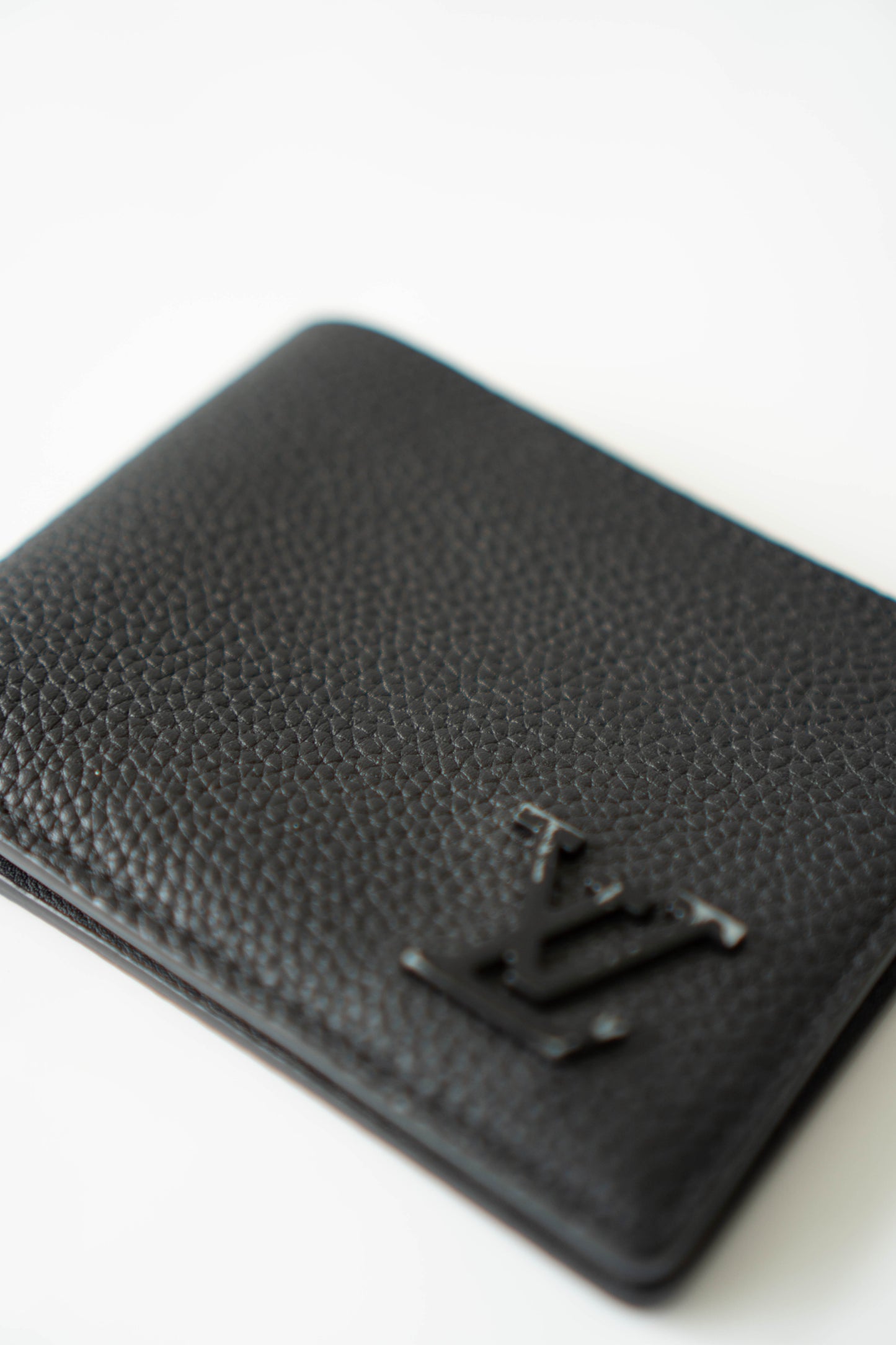 Multiple Wallet in Noir Calfskin leather with Black LV Aerogram (Pre-loved)