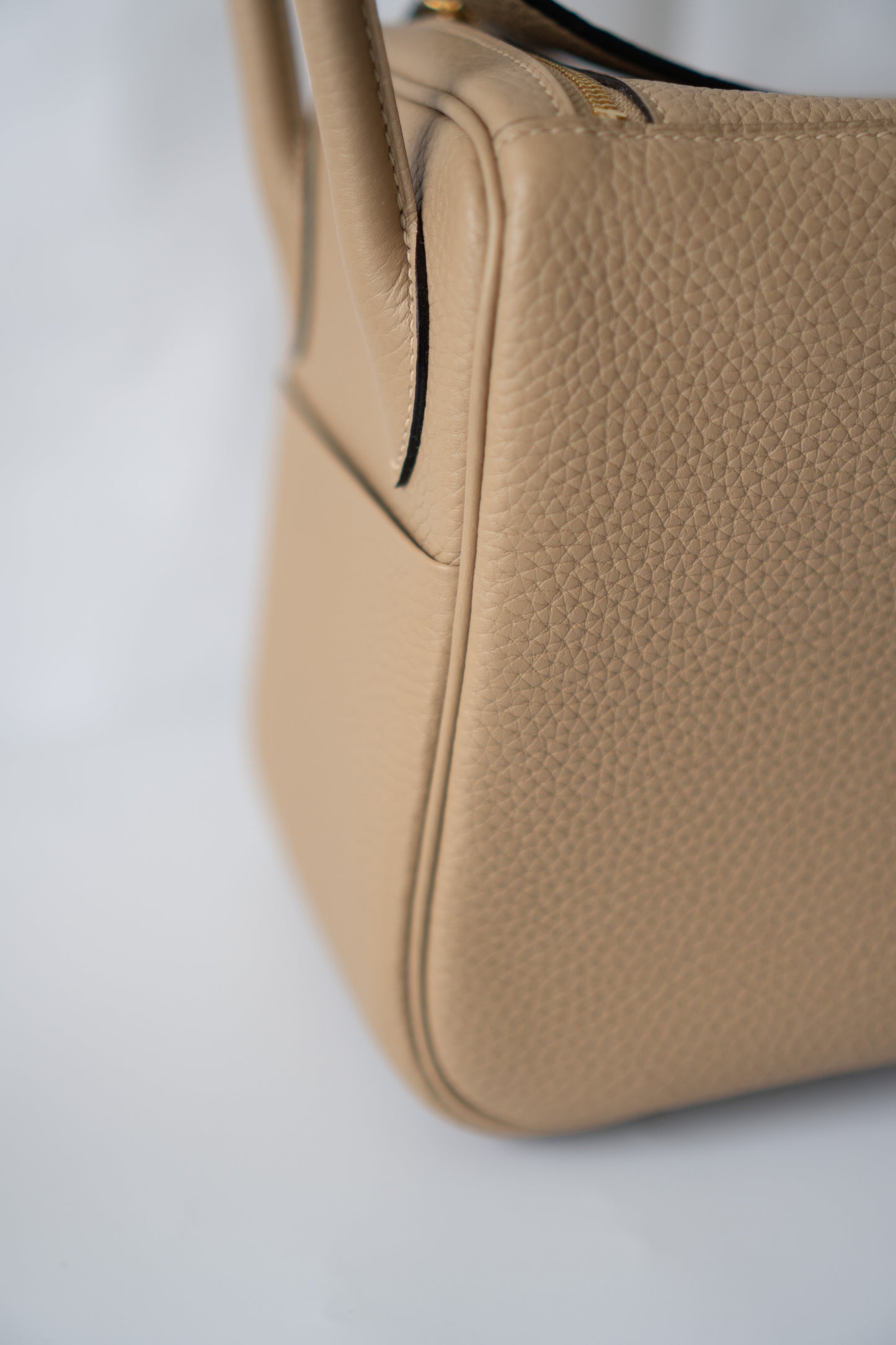 Lind 26 – Beige Marfa Clemence with Gold Hardware