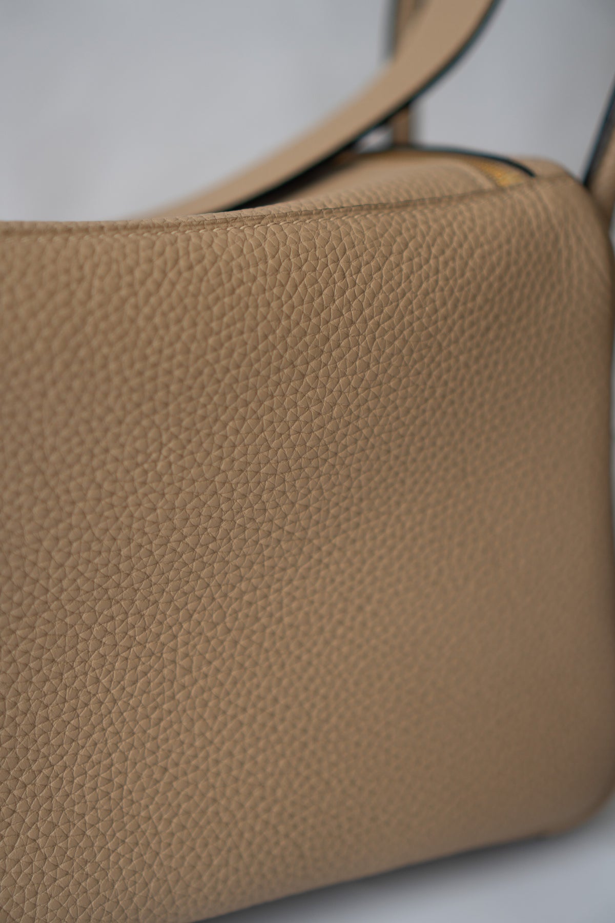 Lind 26 – Beige Marfa Clemence with Gold Hardware