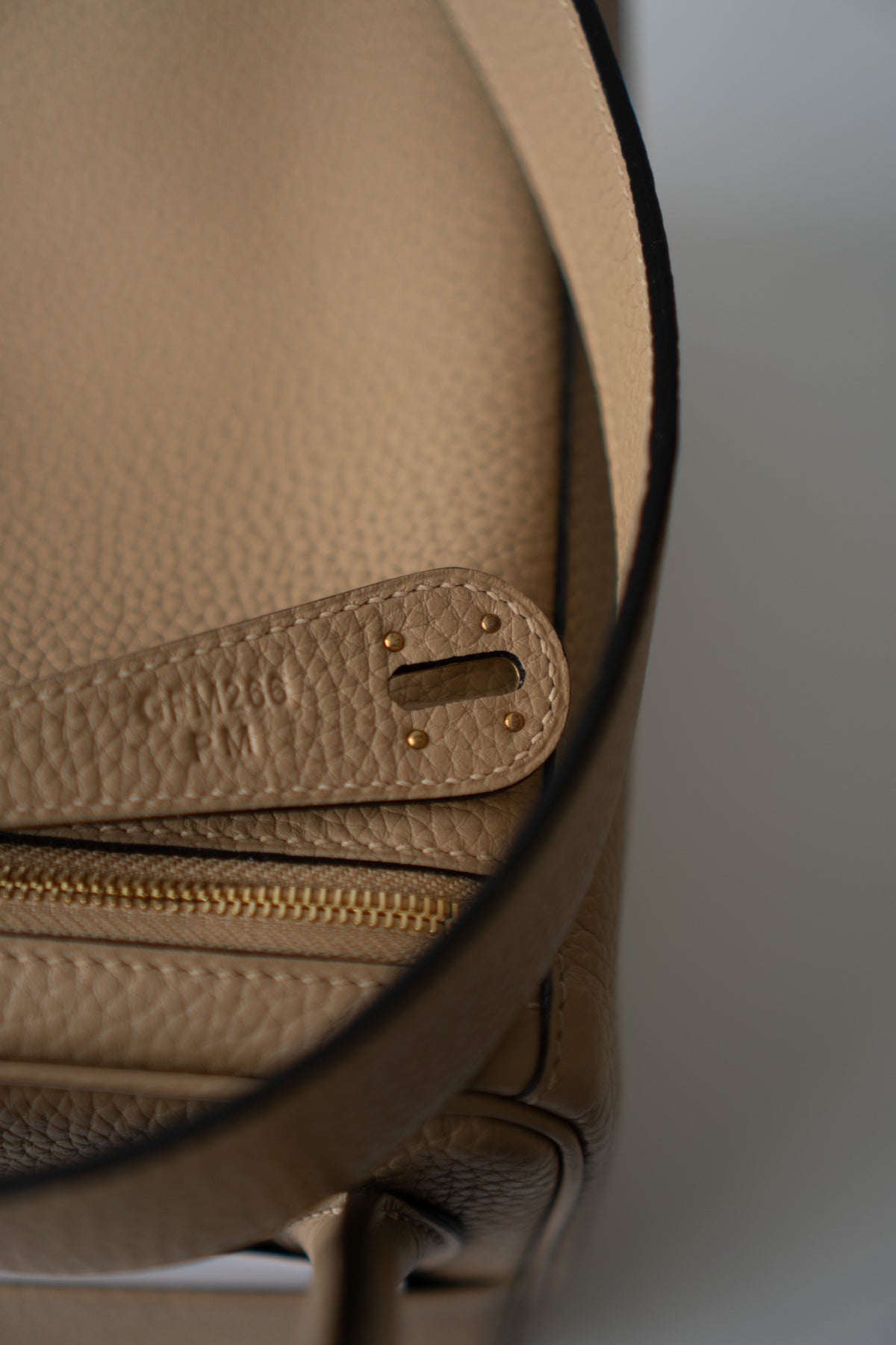 Lind 26 – Beige Marfa Clemence with Gold Hardware